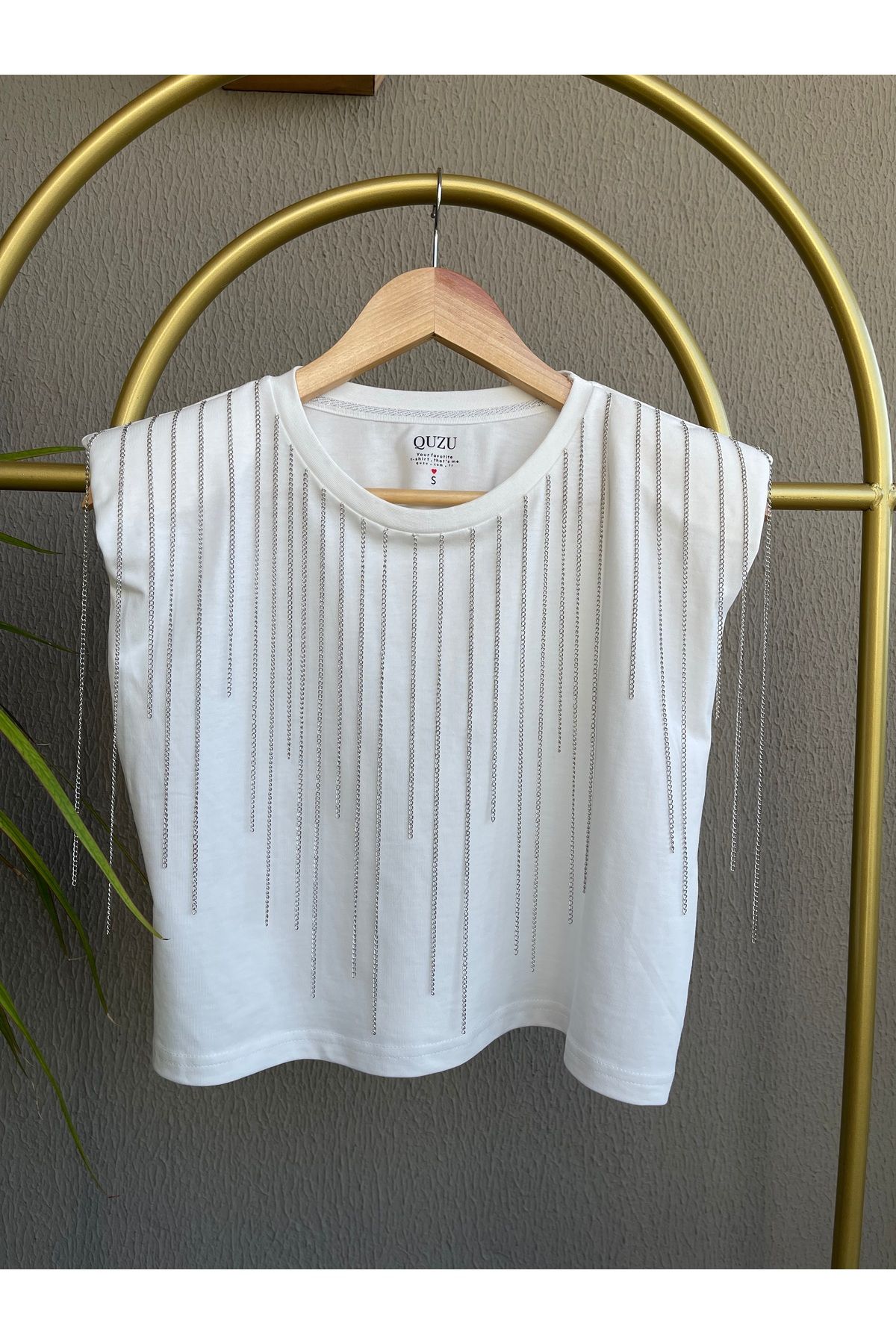 Butik ZİNCİR AKSESUARLI VATKALI OVERSİZE KOLSUZ CROP T-SHIRT