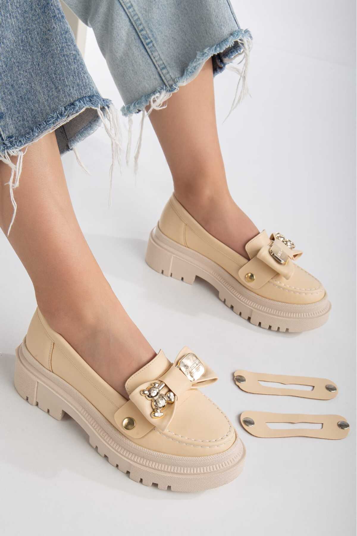 Cansu Ayakkabı Cansu Ayakkabı  Loafer Bej Estetik Gold Ayıcık Toka Detaylı Rahat Ayakkabı