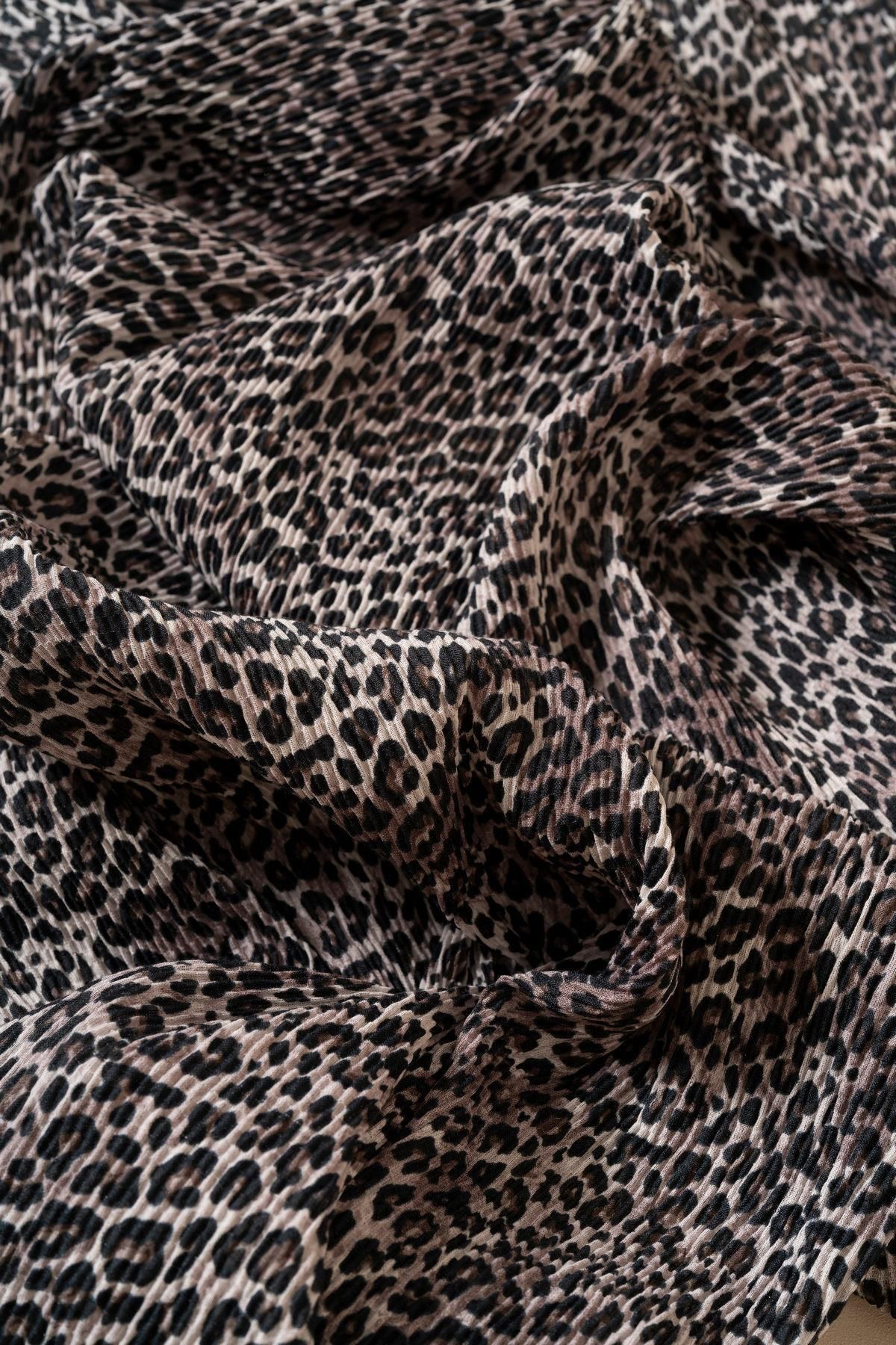 JAWEL-Women's Wrapped Leopard Shawl 2