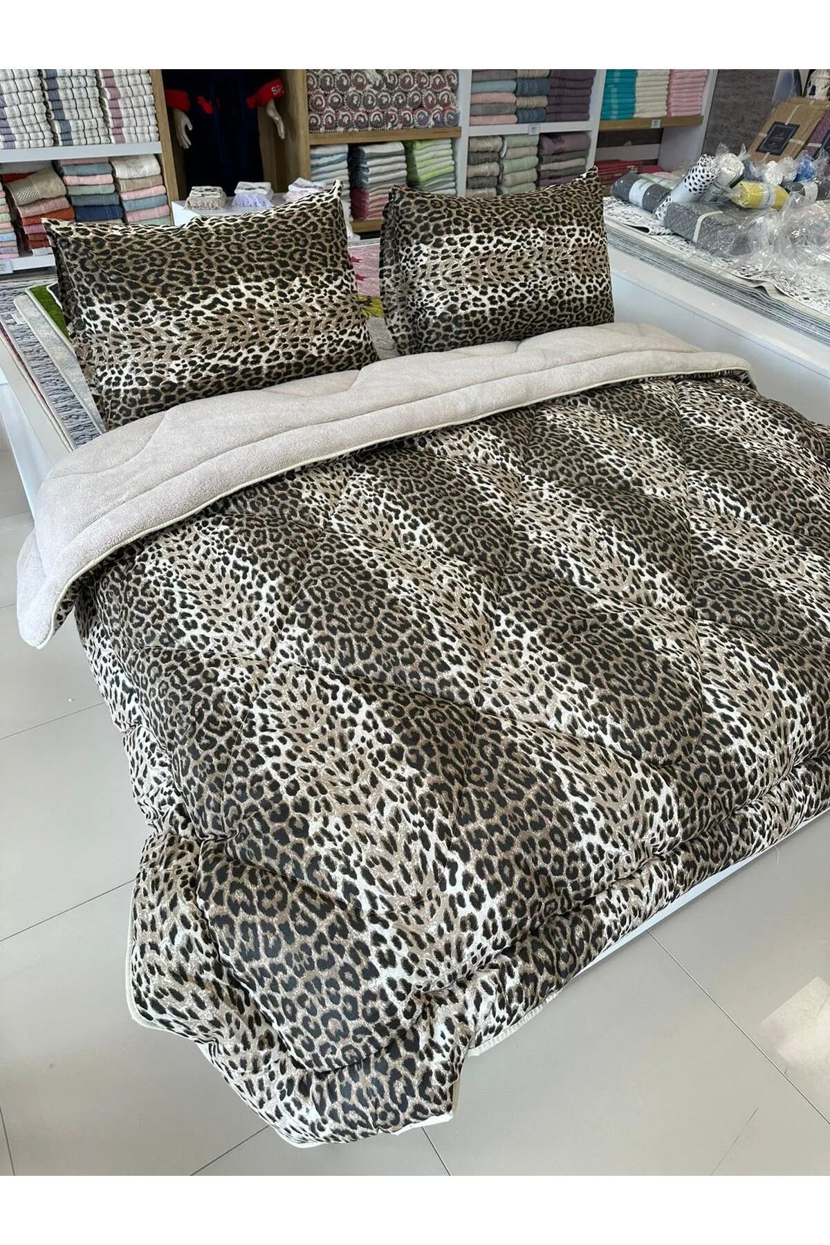 Shopyteks Çift kişilik Leopar Welsoft Yorgan Çift Taraflı 195x215 - 2 Adet Yastık Kılıfı