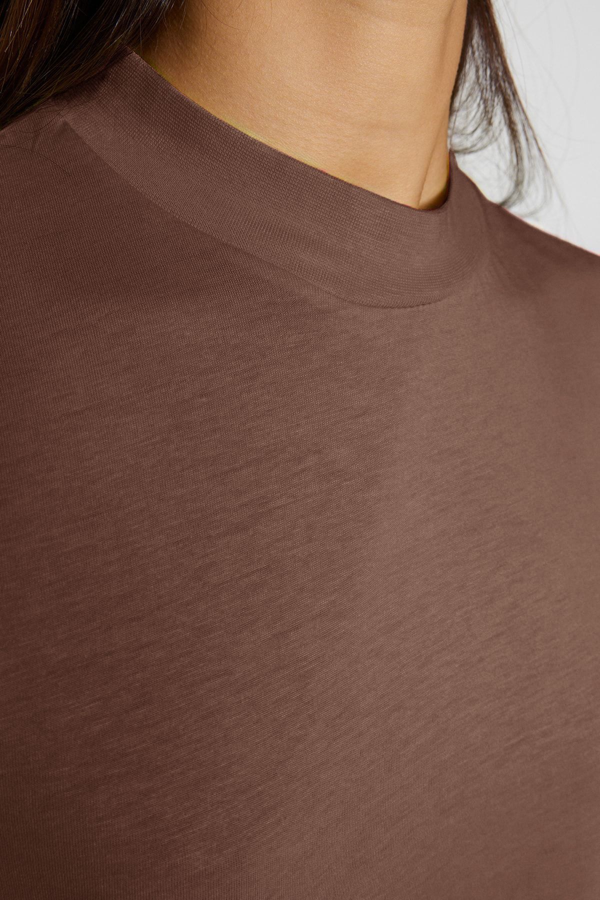 Trendyol Collection-Hellbraunes T-Shirt aus 100 % Baumwolle mit Stehkragen – TWOAW20TS0096 3