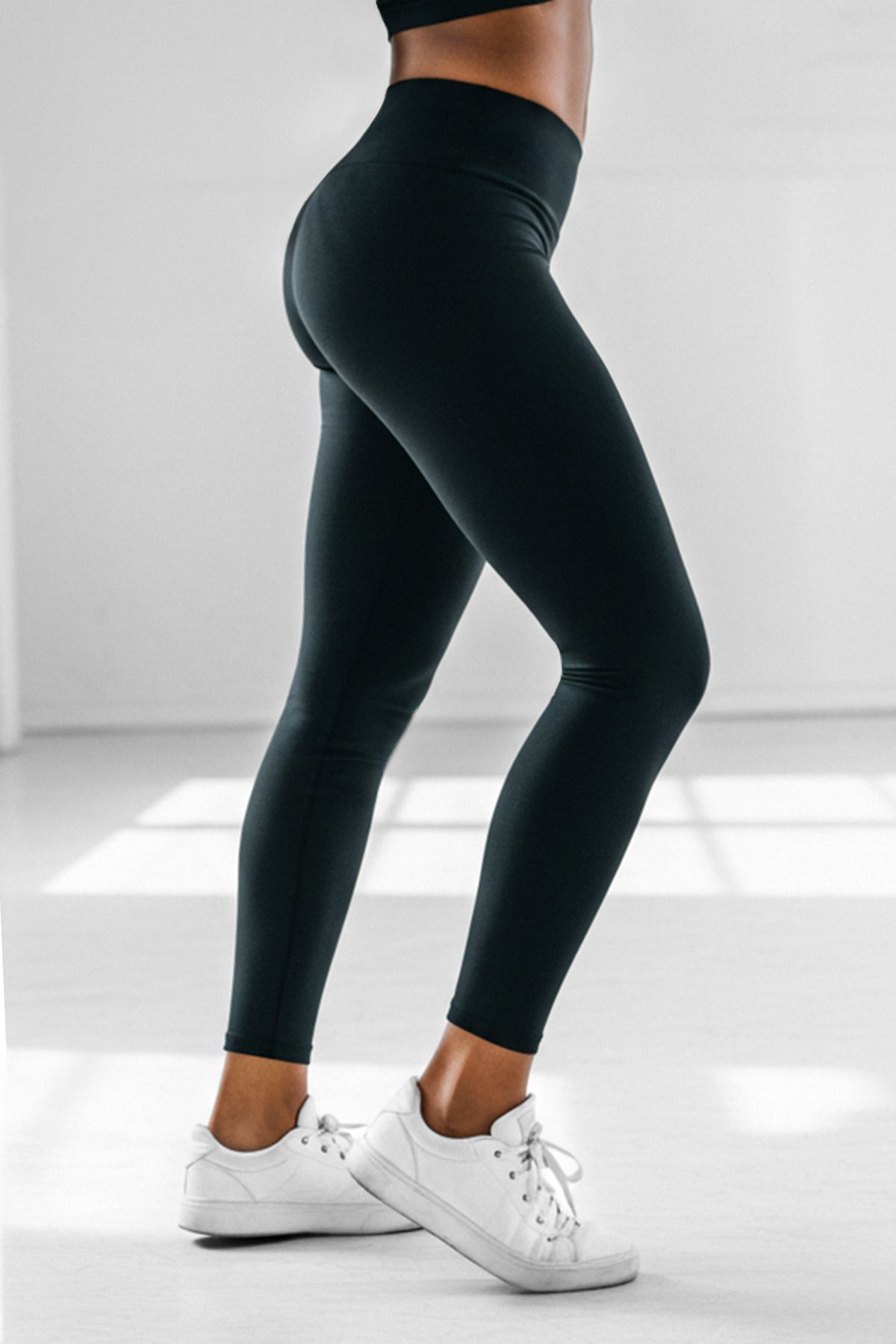 Trendyol Collection Czarne polarowe legginsy Scuba z wysokim stanem i elastyczną dzianiną TWOAW21TA0098
