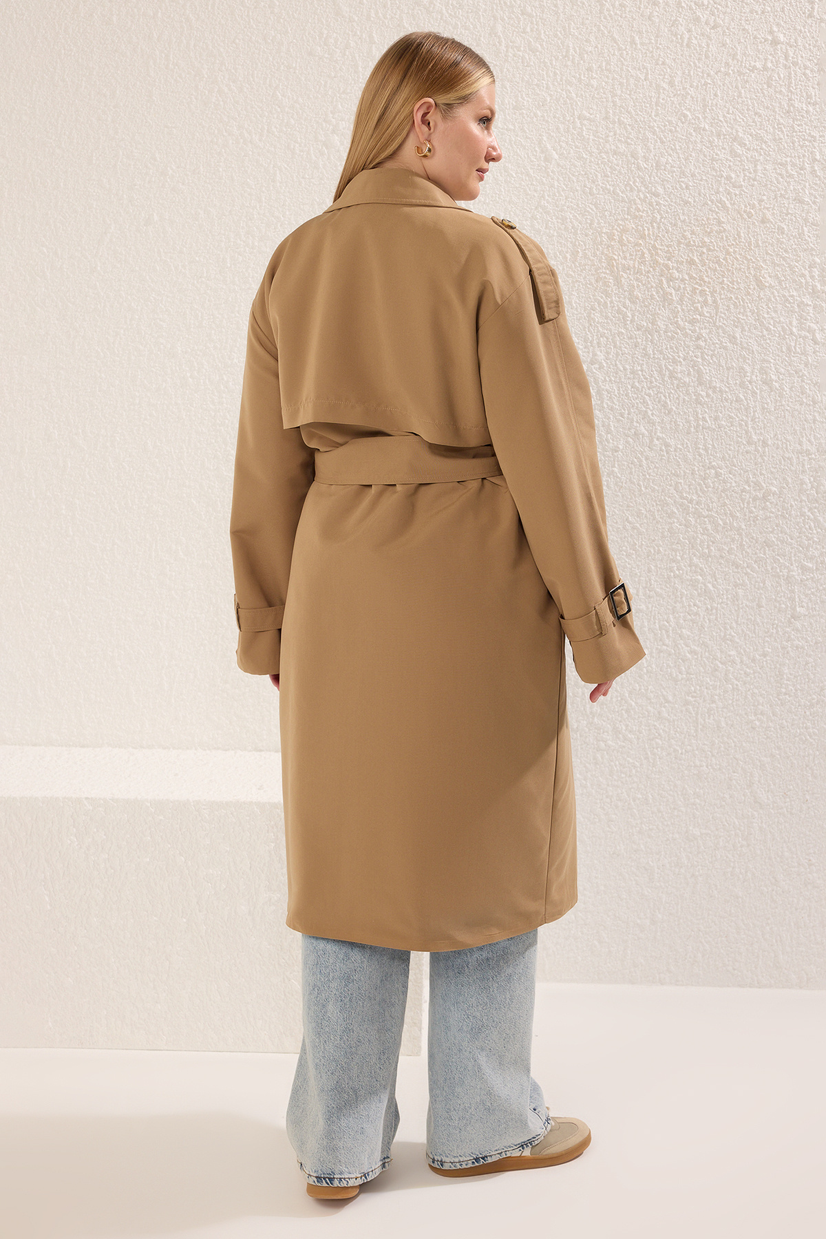 Trendyol Curve-Beige langer, übergroßer Trenchcoat in Übergröße TBBSS25BM00002 5