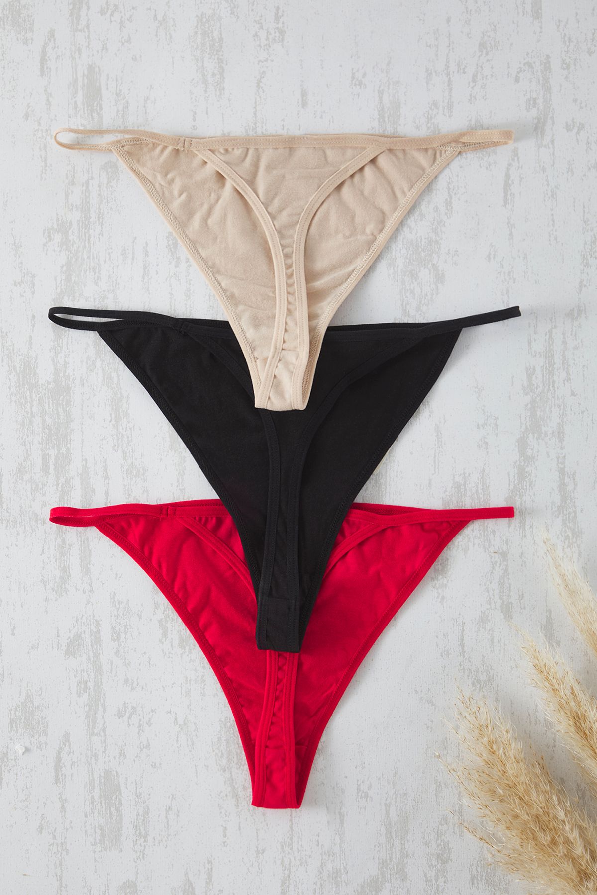 Trendyol Curve-Baumwoll-String-Slip in Übergröße, 3er-Set – Schwarz, Haut, Rot TBBAW23CM00002 2