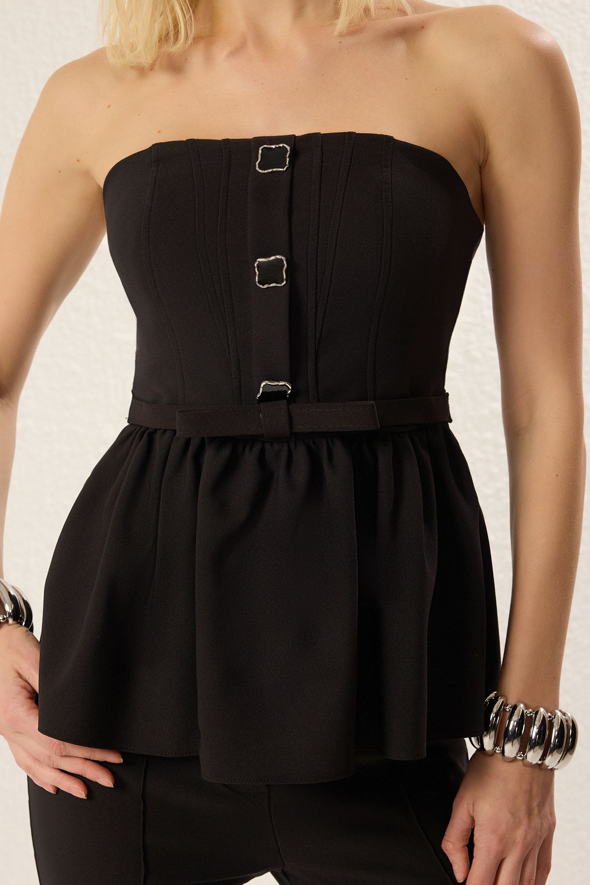 Trendyol Collection-Detailliertes, gewebtes Oberteil-Set mit schwarzem Steindruck TPRSS25AU00004 4