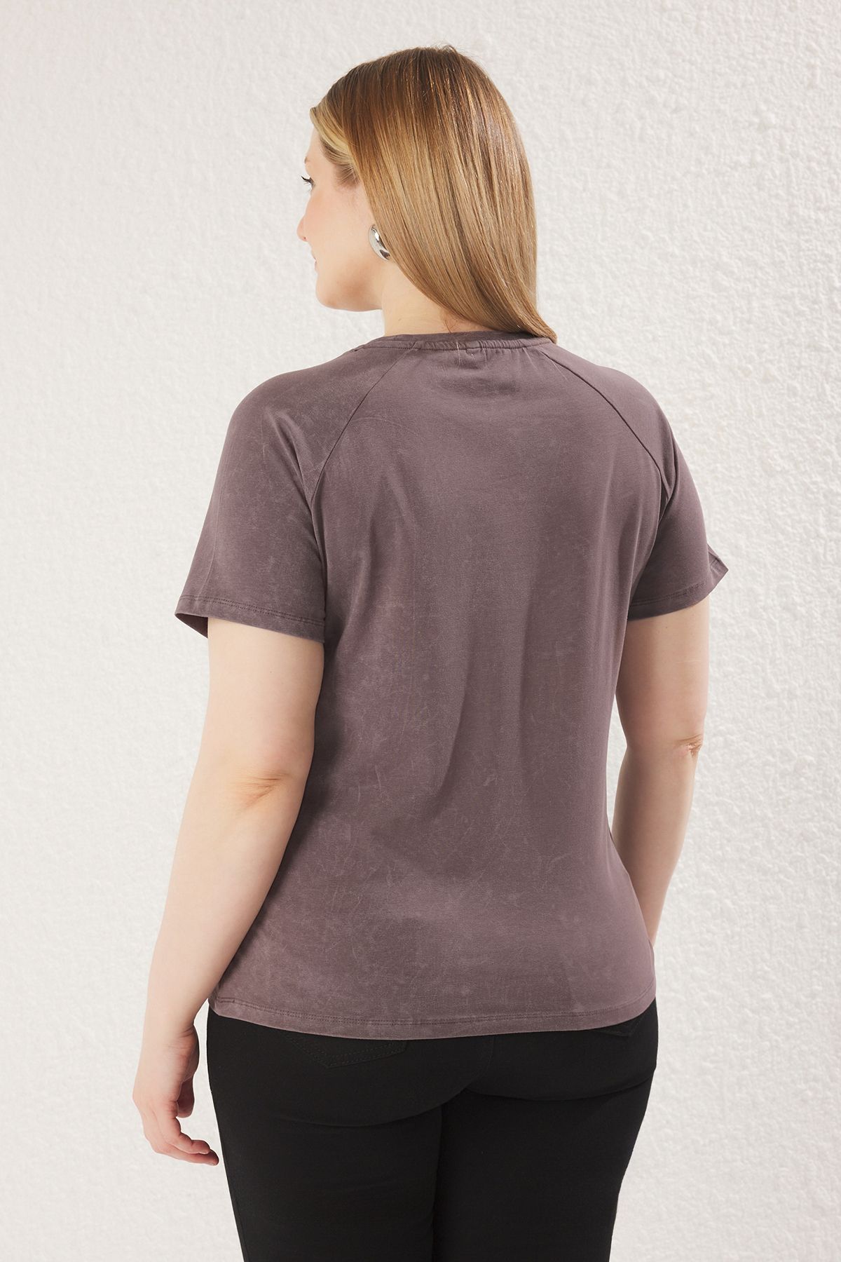 Trendyol Curve-Gray Crew Neck Washed Knitted Plus Size T-Shirt Tbbss25Bf00005 5
