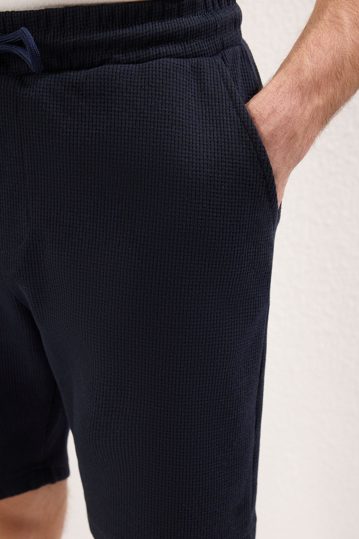 Trendyol Collection-Schwarz-Marineblaue 2er-Pack Shorts und Bermudas mit regulärer/normalem Schnitt und strukturierter Verpackung TMNSS23SR00076 6