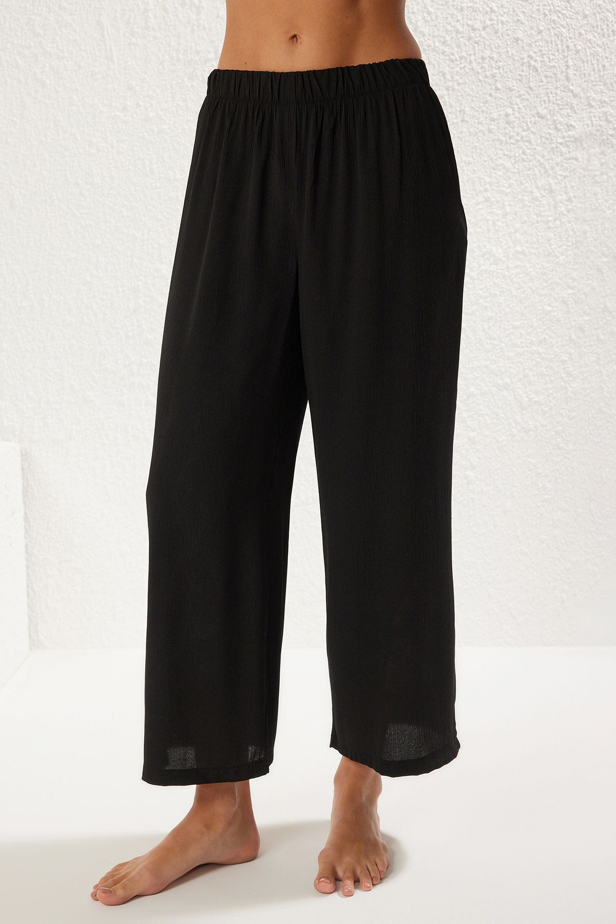 Trendyol Collection-Black*001 Plain Weave 99% Polyester,1% Elastane 4