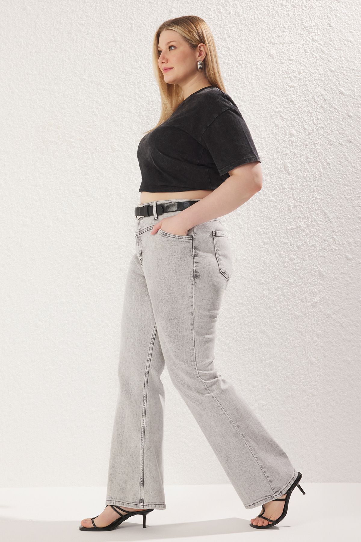 Trendyol Curve Jeansy Flare Fit Z Szarymi Przeszyciami Tbbss24cj00003 Kobieta - 52