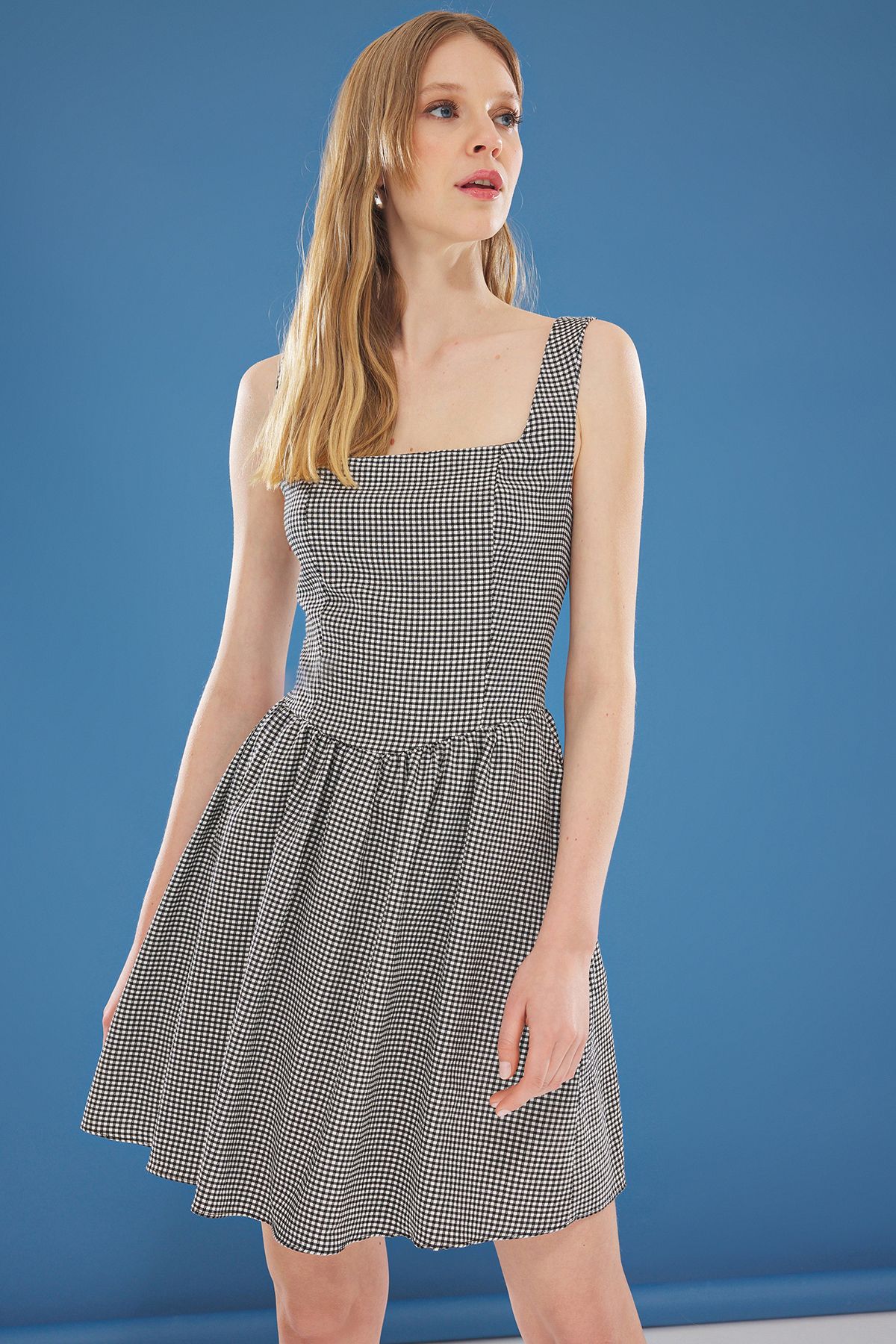 Trendyol Collection Czarna Spódnica W Kratkę, Rozcięcie W Talii, Fiszbiny, Mini Sukienka Tkana Twoss25el00299 Kobieta - 36