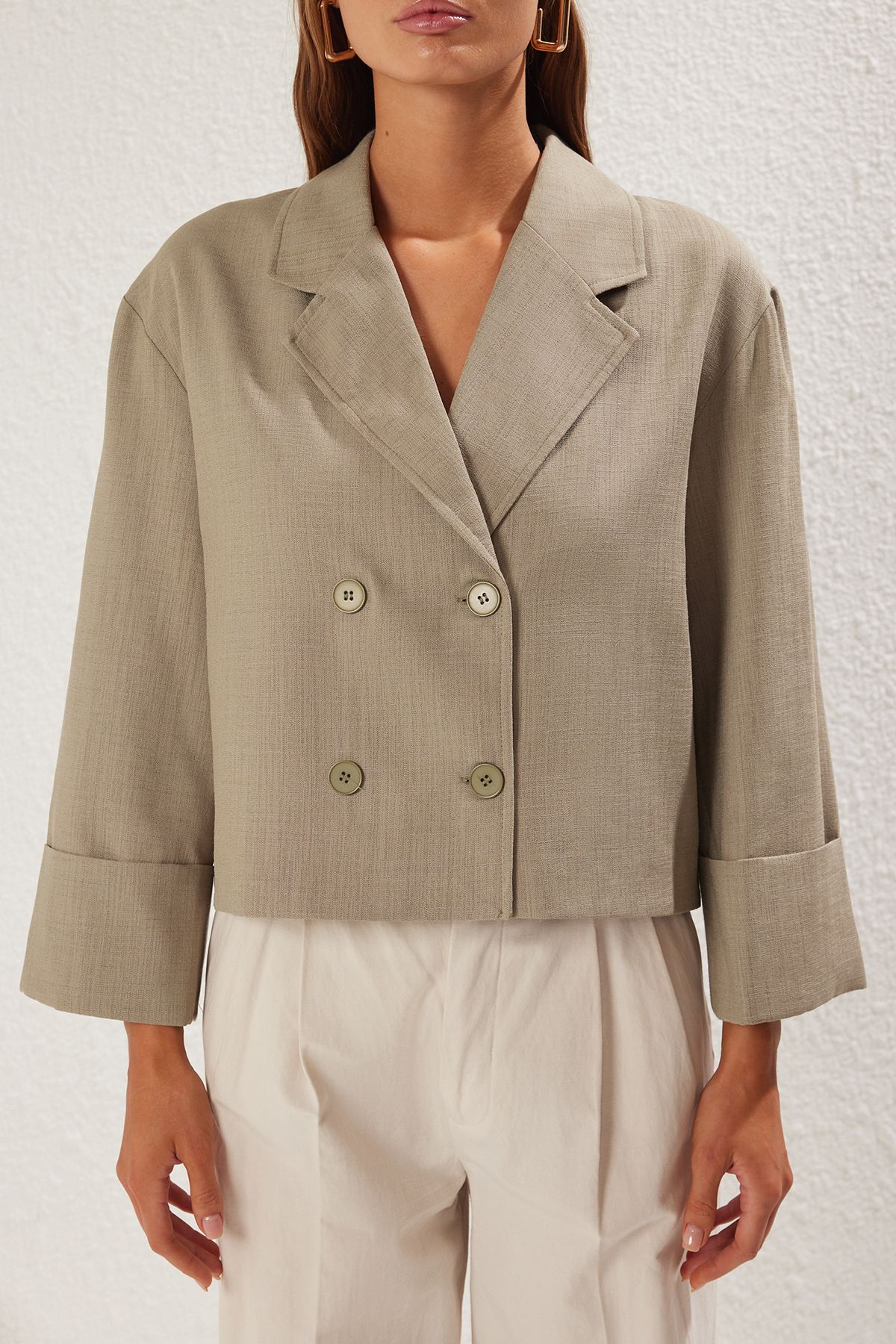 Trendyol Collection-Khakifarbene, zweireihige, übergroße Blazerjacke aus Leinen – TWOSS25BC00034 3