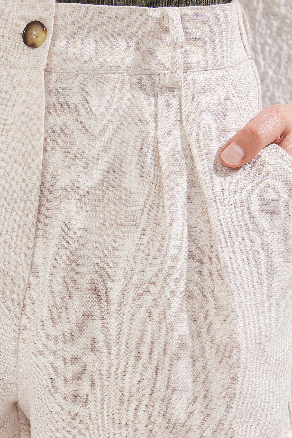 Trendyolmilla  Bej Keten Görünümlü Yüksek Bel Dokuma Şort & Bermuda TWOSS25SR00050 - Görsel 5