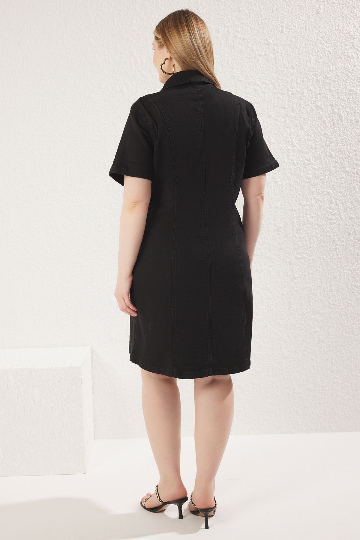 Trendyol Curve-Μαύρο Comfort Τζιν Φόρεμα Plus Size TBBSS24AH00206 5