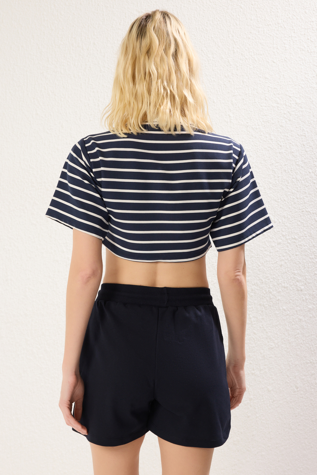 Trendyolmilla  Lacivert Relaxed/Rahat Kalıp Cep Detaylı Esnek Örme Şort & Bermuda TWOSS25SR00013 - Görsel 5