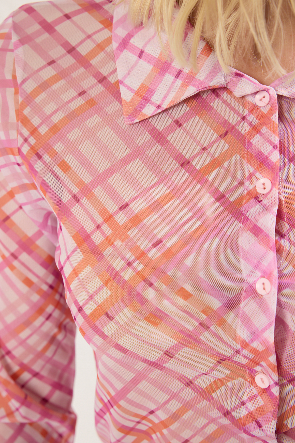 Trendyol Collection-Rosafarbenes, dehnbares T-Shirt mit kariertem Muster, TWOSS25GO00045 4