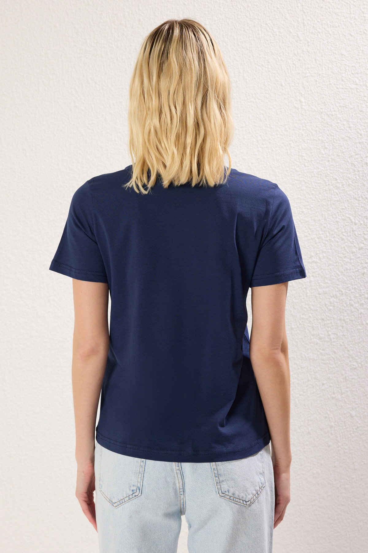 Trendyolmilla  Lacivert Kalın Pamuklu Varak Yıldız Baskılı Regular/Normal Kalıp Örme T-Shirt TWOSS20TS0757 - Görsel 5