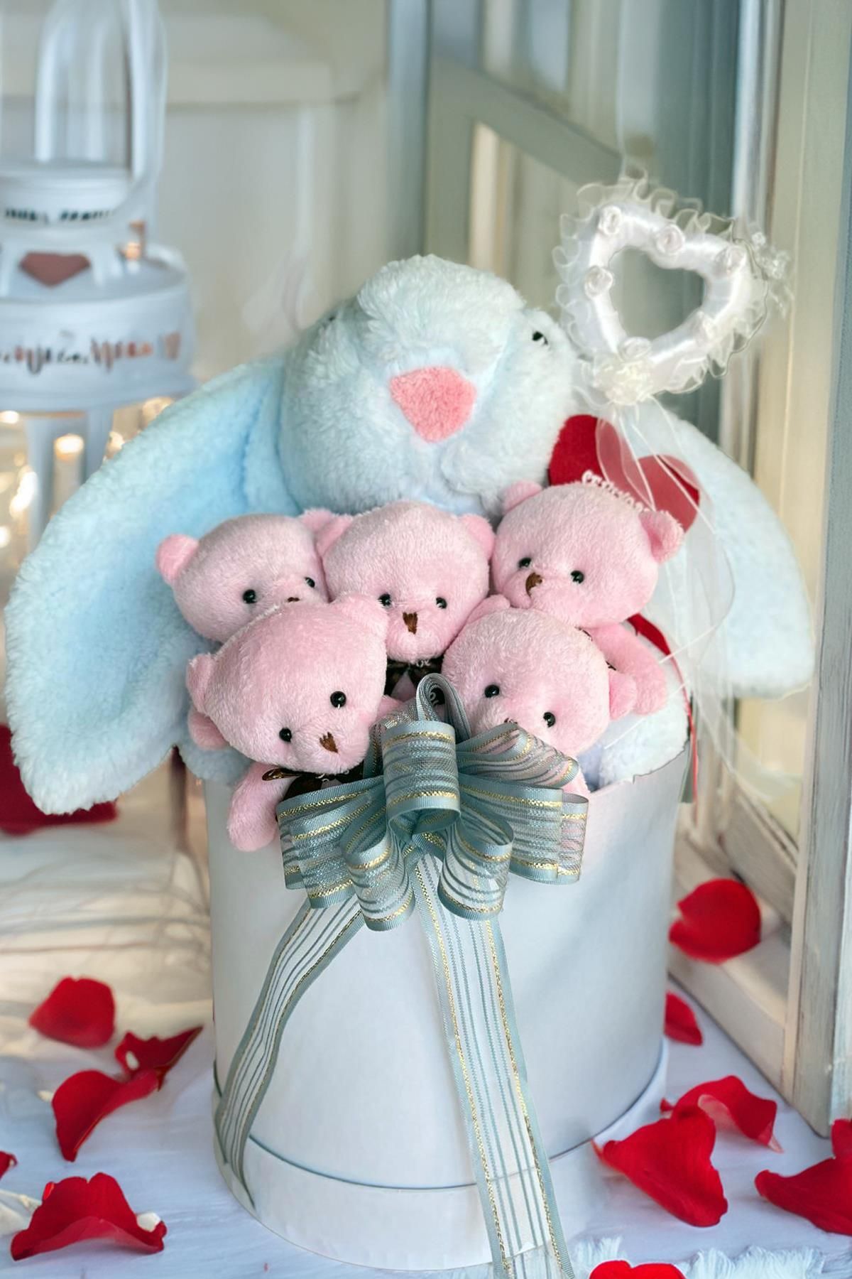 Sole Premium Özel Hediye Kutusunda 45 cm Mavi Bunny Tavşan ve 5 Adet Pembe Peluş Ayıcık Buketi