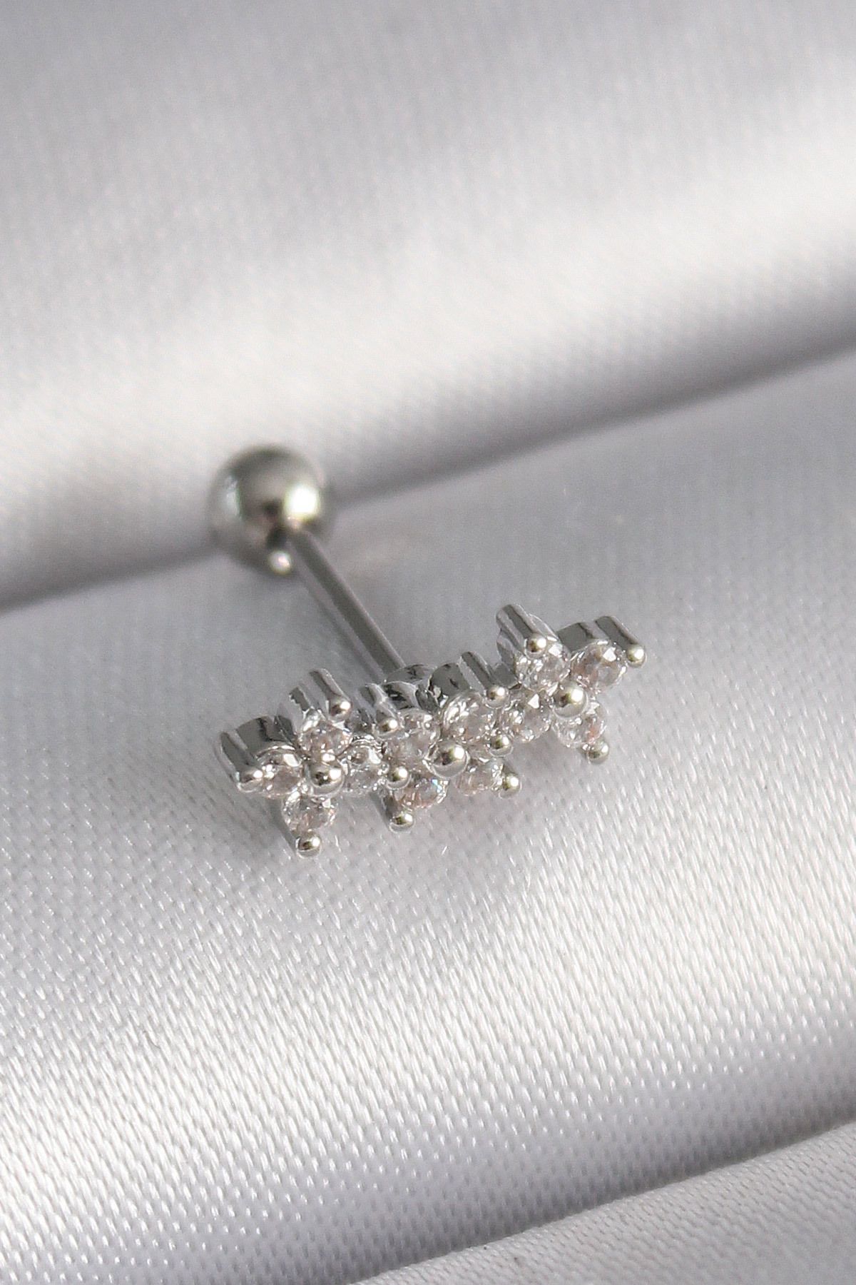 feifei 316L Çelik Gümüş Renk Zirkon Taşlı Yonca Tragus Piercing - Lisinya