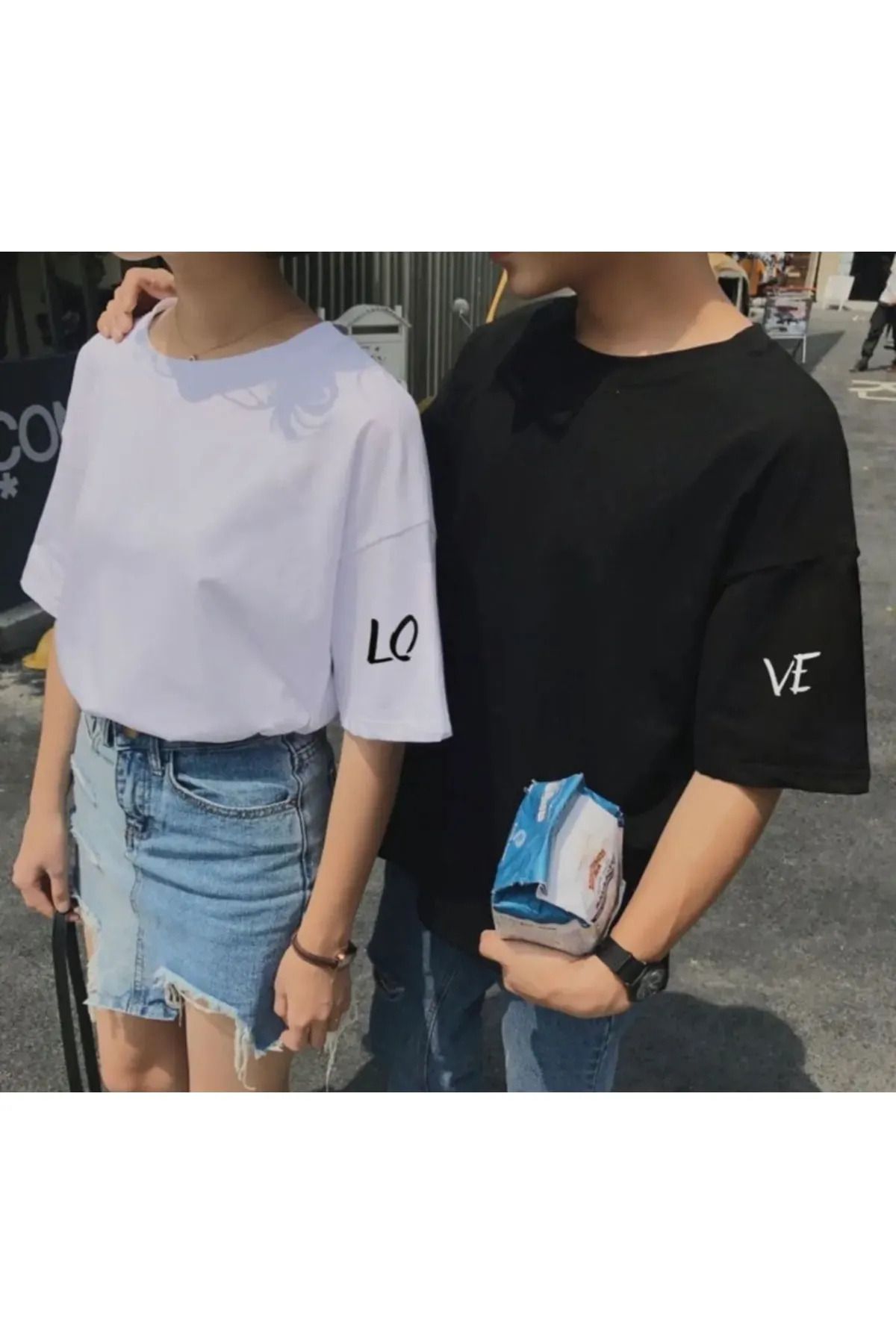 FECCY Pamuklu Oversize Unisex Lo-ve Kol Baskı Detaylı Sevgili Kombini Siyah-beyaz Tshirt