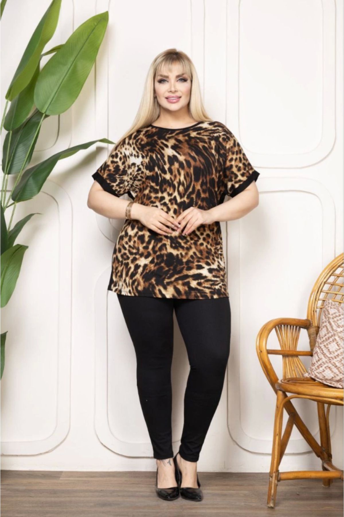 Trendusfashion Bisiklet Yaka Büyük Beden Leopar Desenli Bluz - Leopar