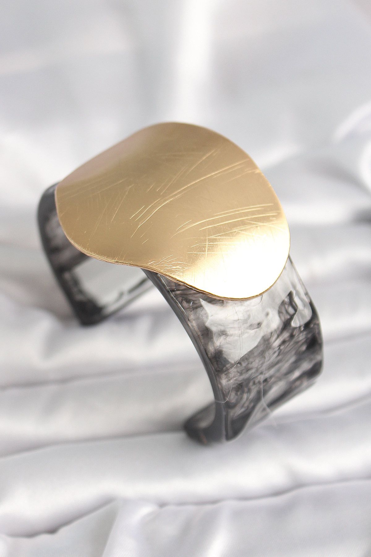 KfksStore Siyah Mermer Desen Akrilik Plastik Gold Daire Plaka Model Vintage Kadın Bilezik