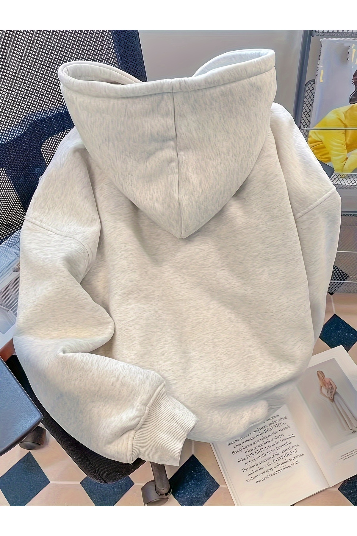 Jakinta Outdoors  Baskılı Kapşonlu Sweatshirt – Konfor ve Şıklığın Birleşimi" - Görsel 2