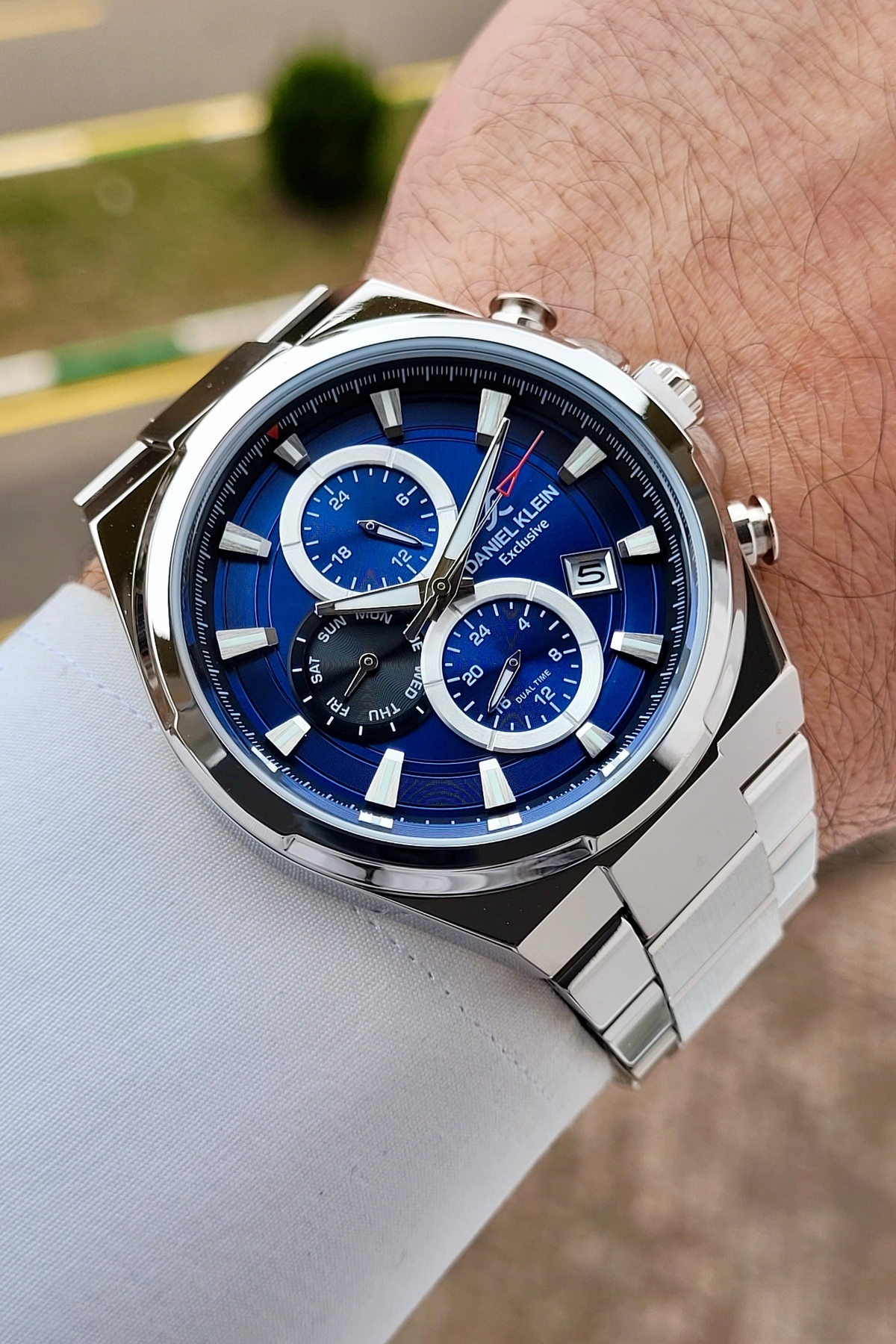 ساعت مردانه با بند قابل تنظیم به رنگ خاکستری و بند پارچه‌ای آبی تیره ۴۴ میلی‌متری