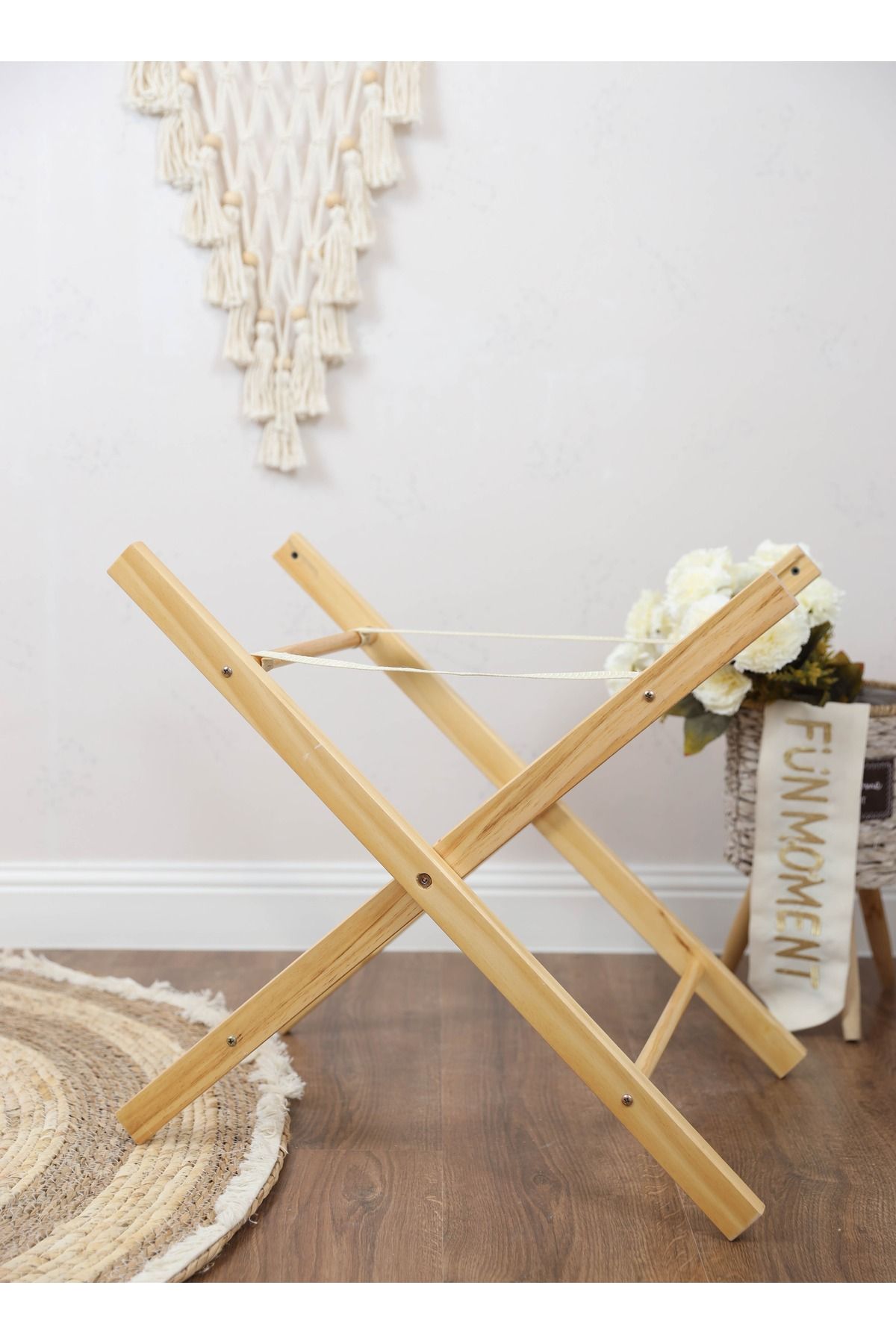 Fun Moment- Moses Basket Cradle with Foldable Wooden Stand 4