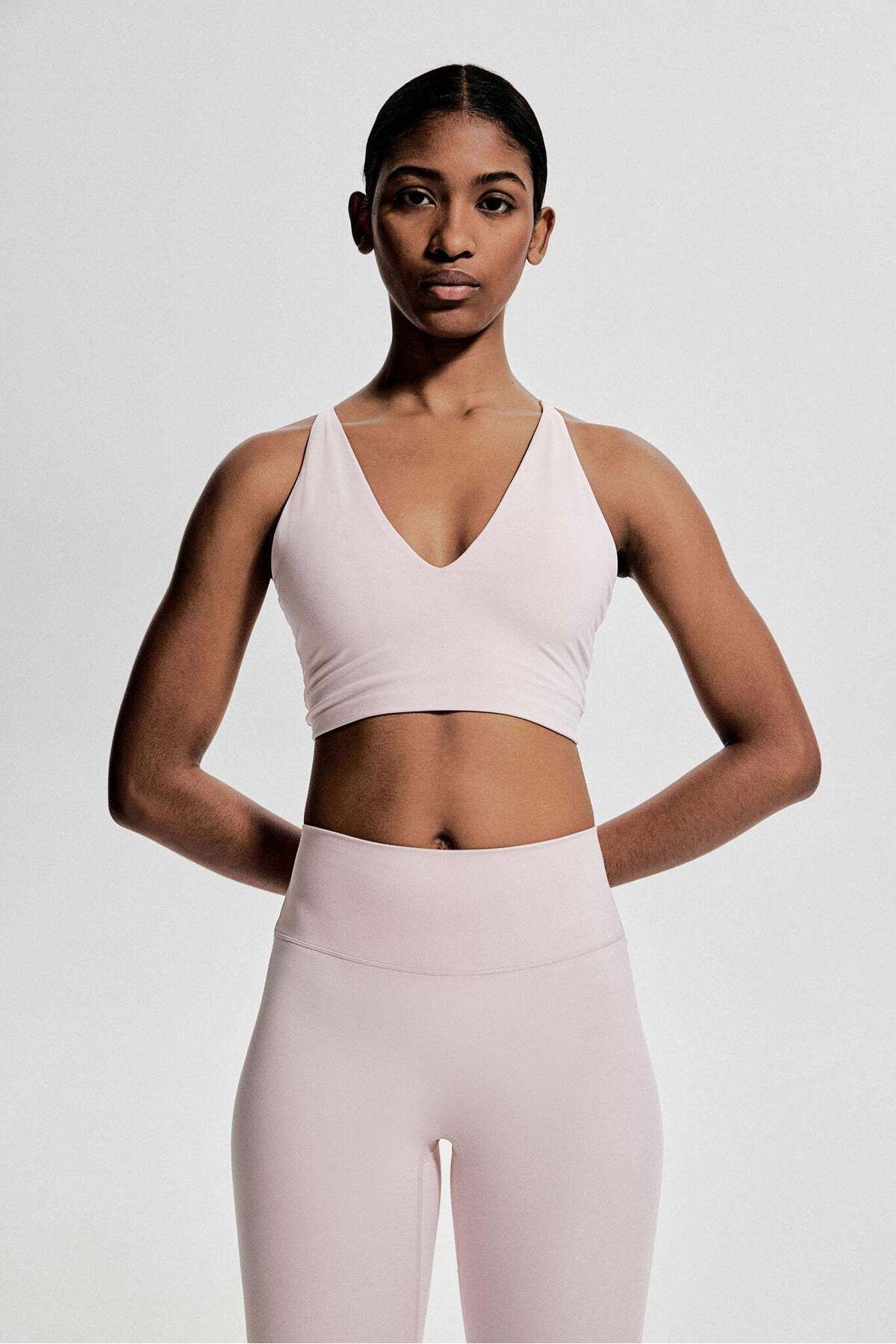 H&M-Light Support Sports bra in SoftMove™ 7