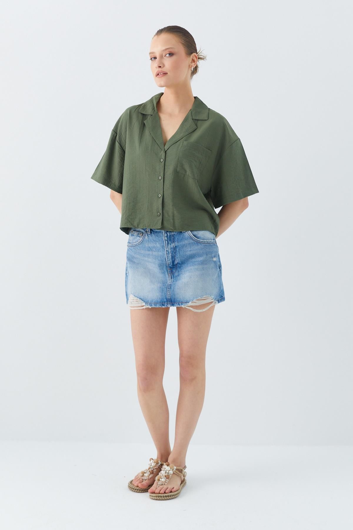 Mixray-4556 Model Women's Khaki Crop Shirt - Basic Design with Pockets 2