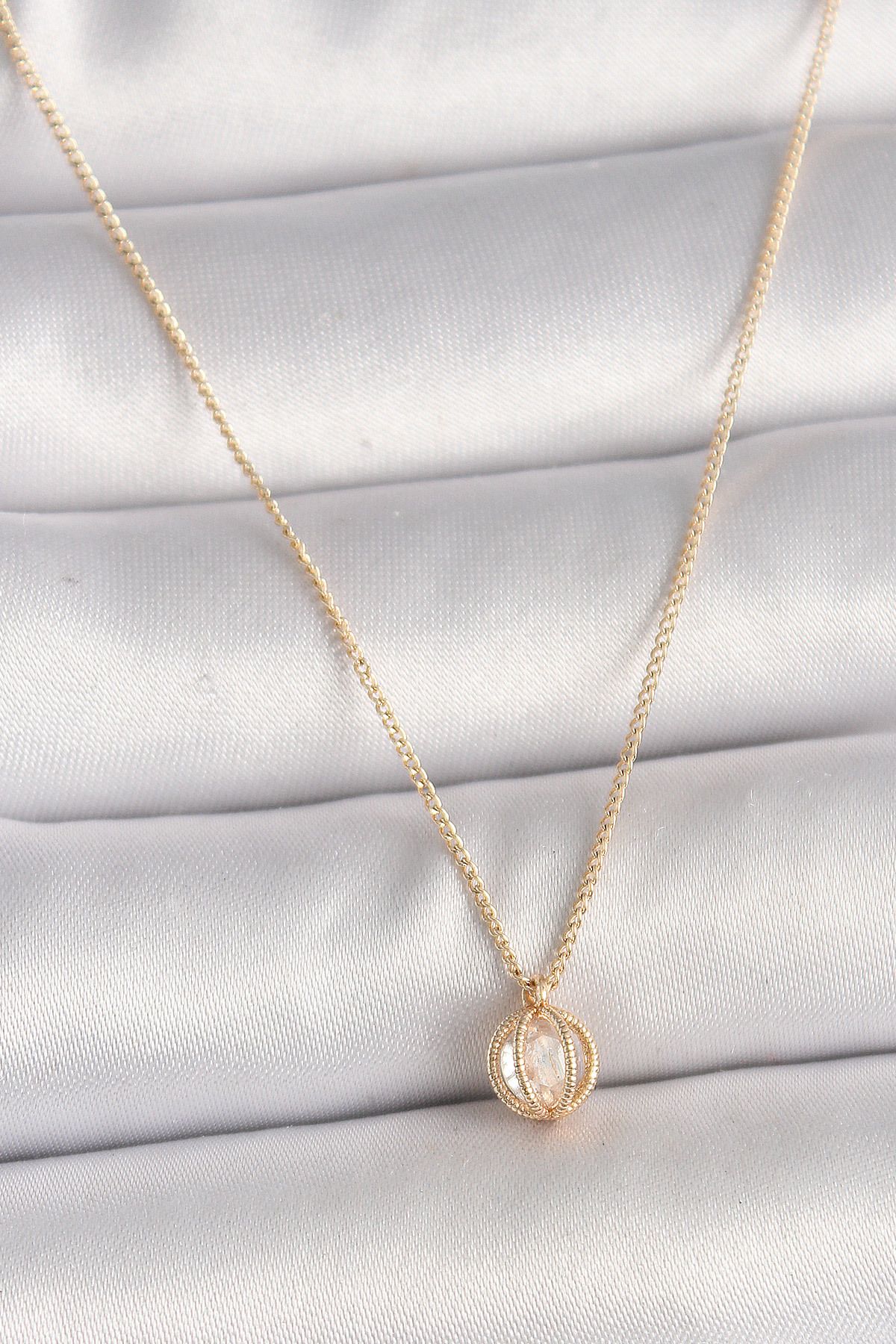 MMB Boutique Pirinç Gold Renk Zirkon Taşlı Daire Kafes Model Kadın Kolye
