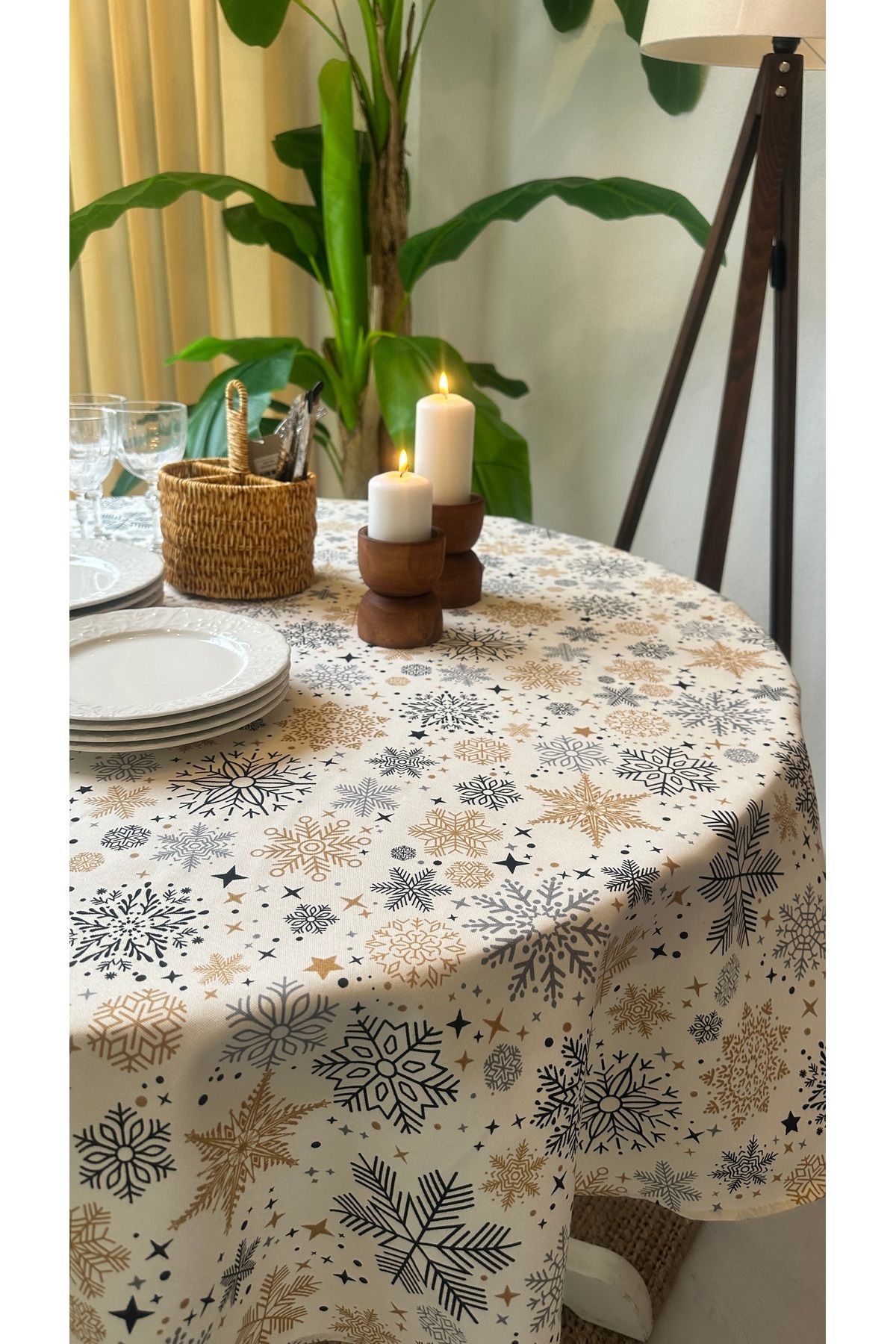 Decamor home-Stain Resistant Snowflake Patterned Black Ecru Round Tablecloth 3