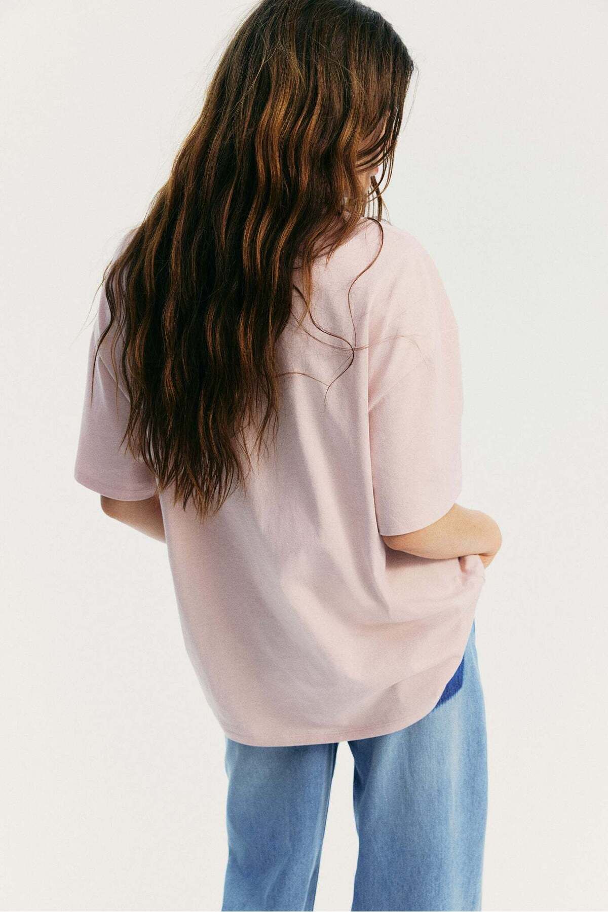H&M-تي شيرت كبير الحجم بتفاصيل نقوش 3