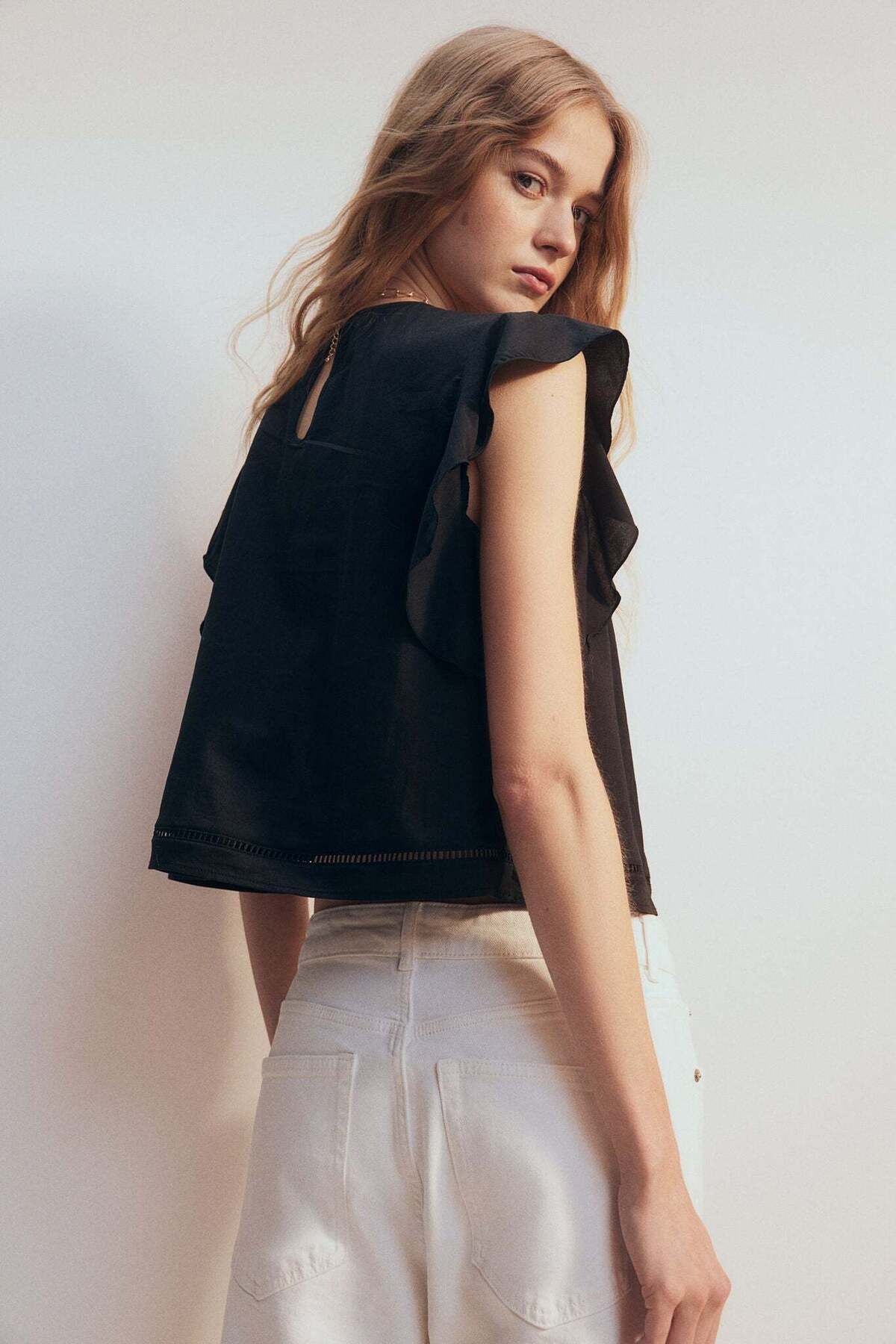 H&M-Flutter-sleeved blouse 5