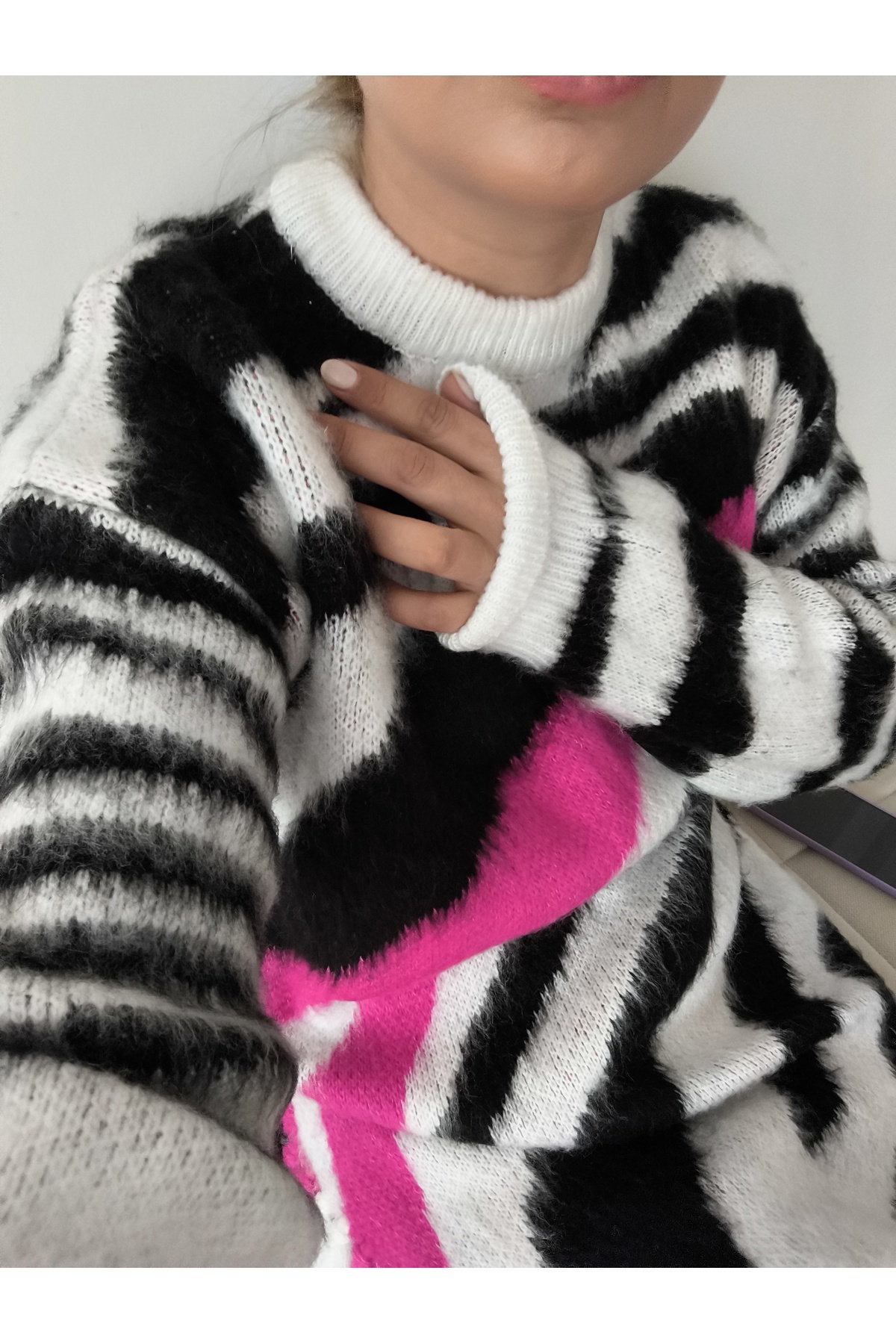 MADAMMERY-Zebra Patterned Tasseled Design Tunic Sweater 2