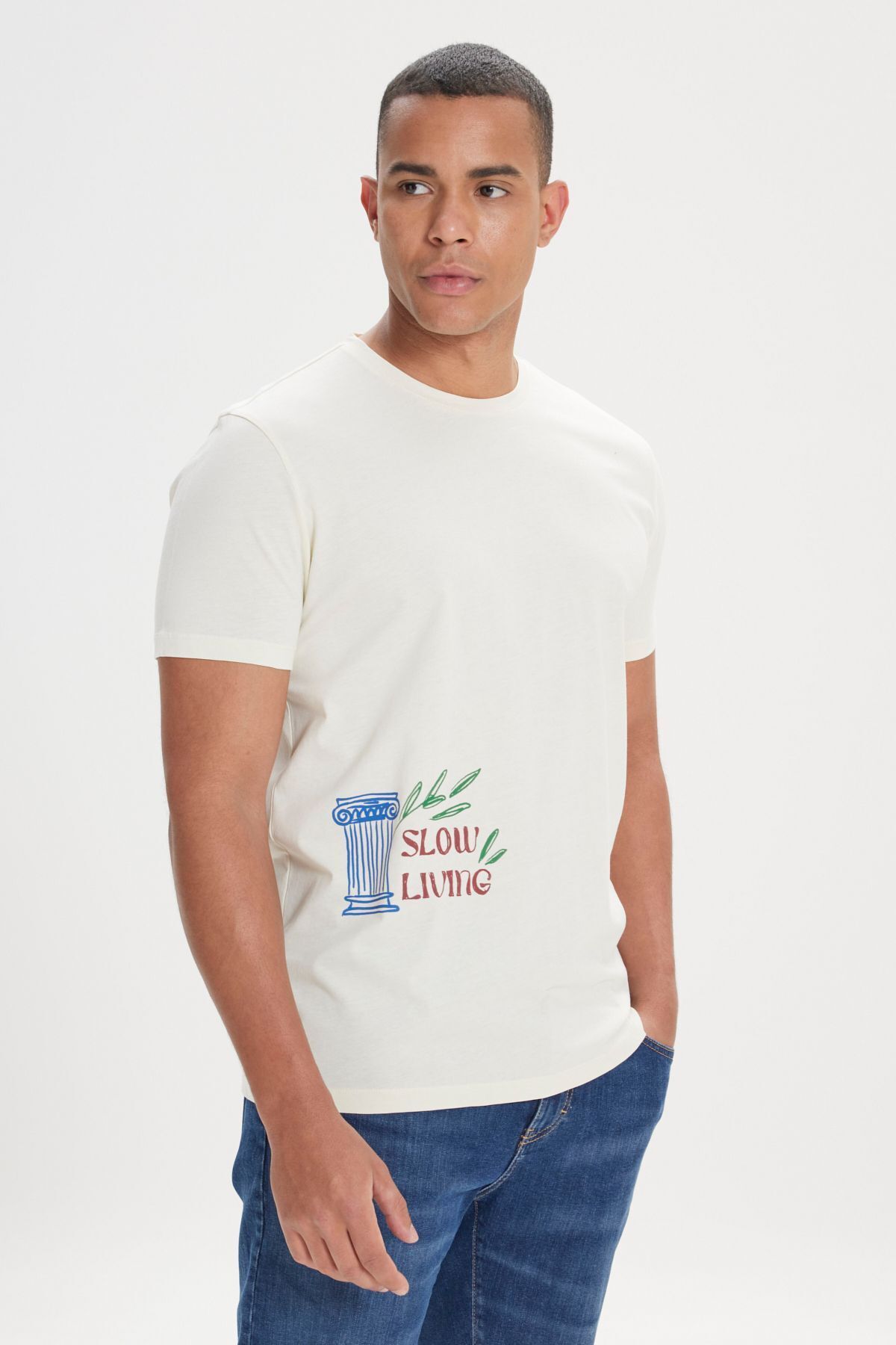 AC&Co / Altınyıldız Classics-Pánské žluté tričko Standard Fit Regular Fit, 100% bavlna, měkká textura, potištěné tričko s výstřihem 3