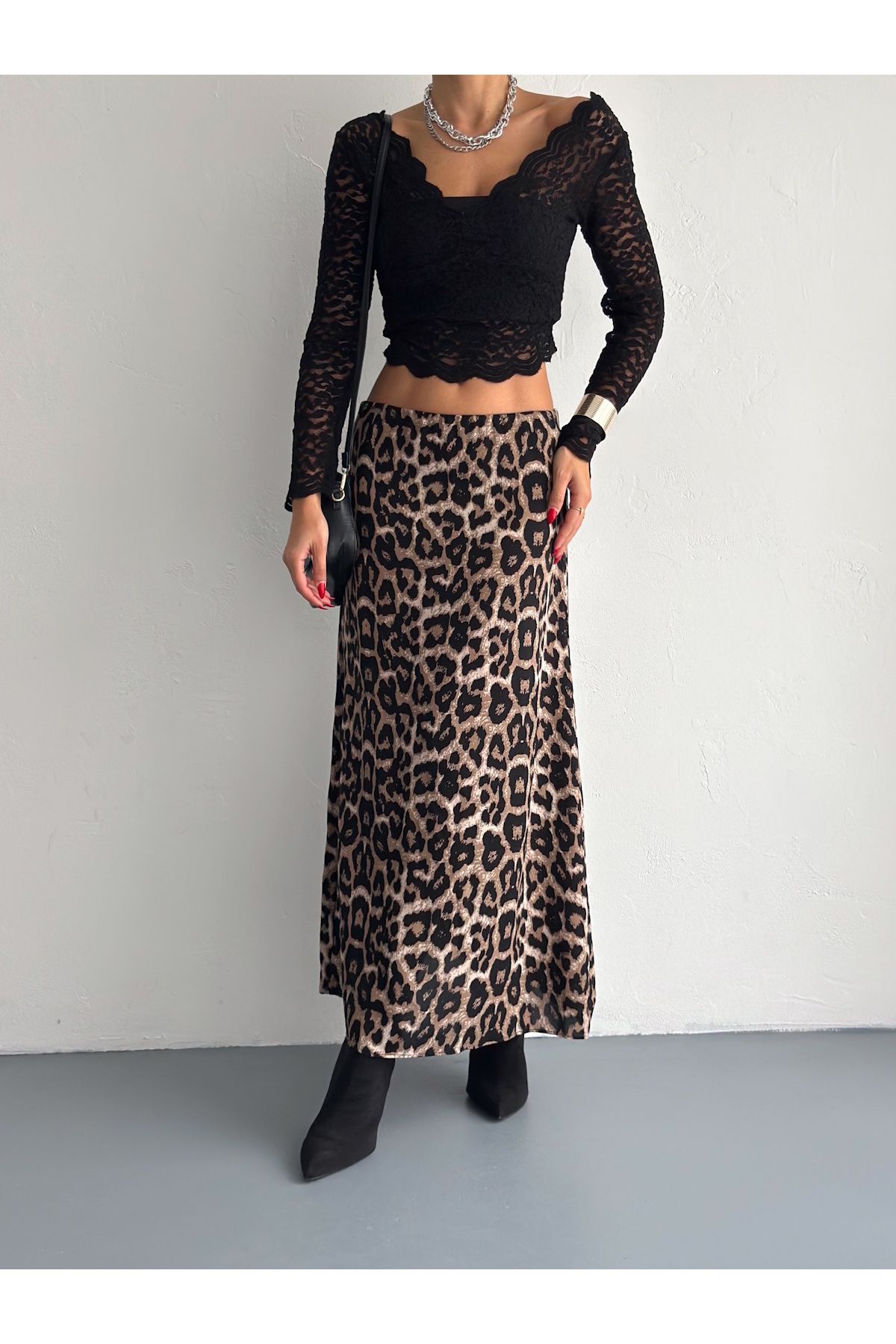 YUSUF CAN KARATAŞ KARATAŞ GİYİM-Fusta de damă neagră cu model leopard, cu talie elastică, lungă din țesătură de viscoză, model clopot 2