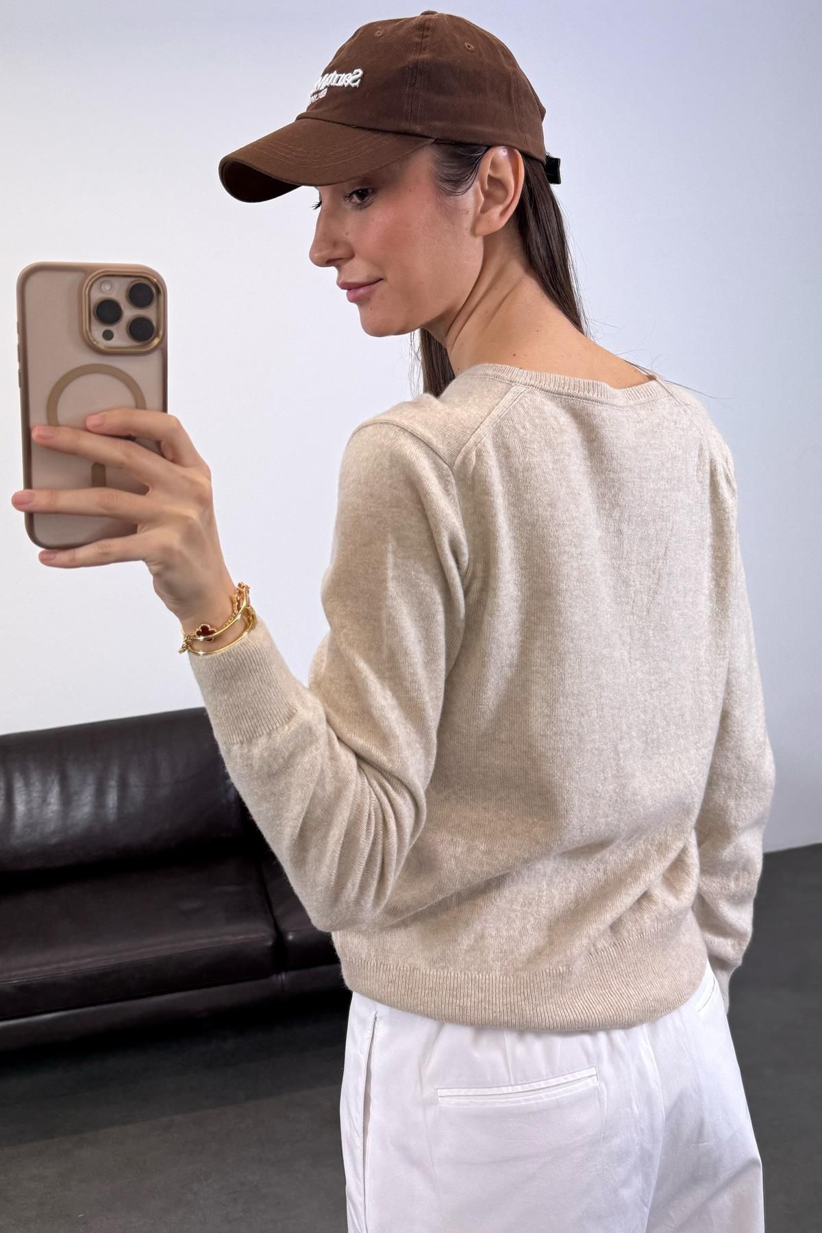 5in1Canpolat-Beige V-Neck Cashmere Sweater 6