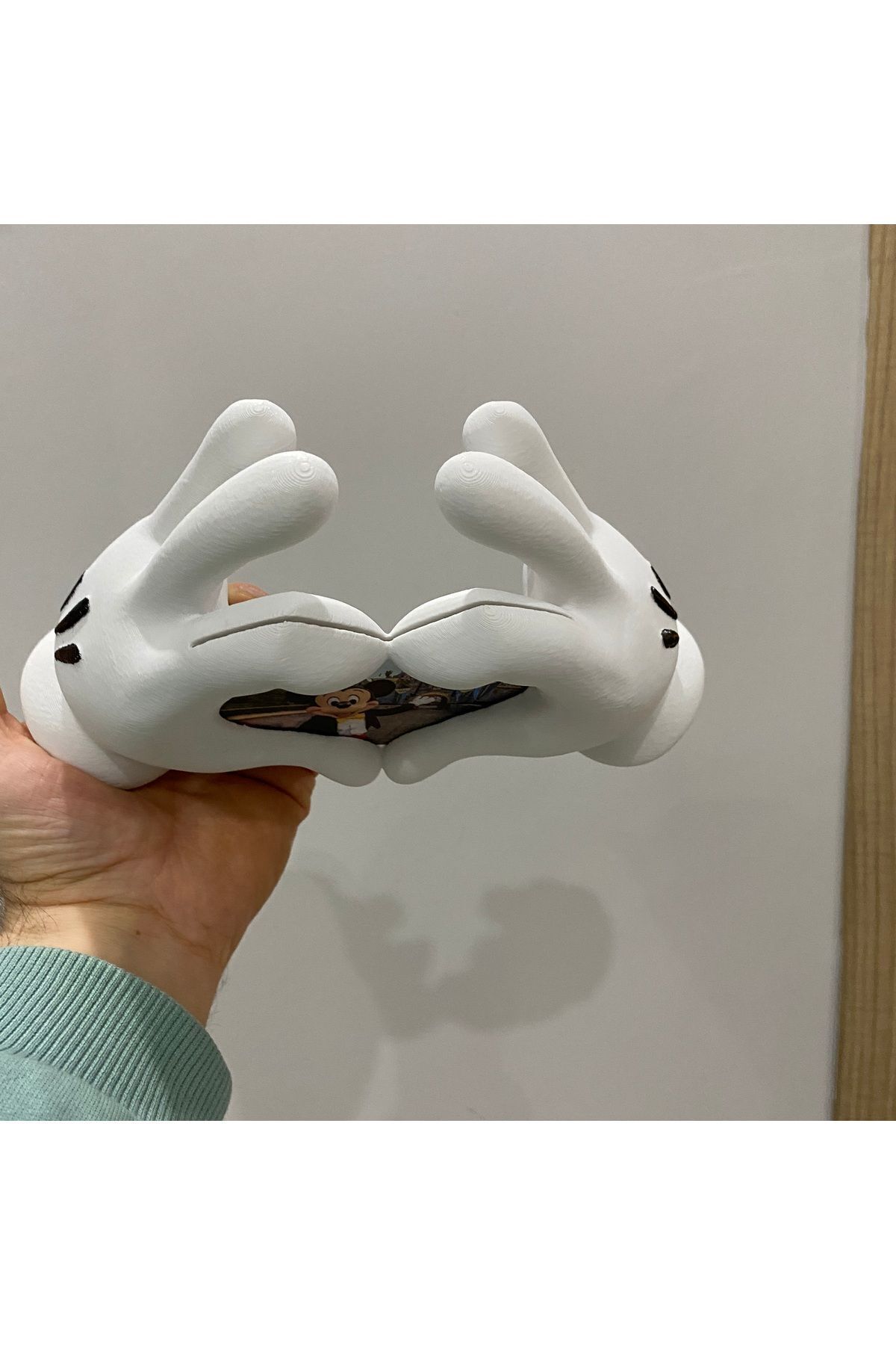 Root Made Mickey Mouse El Şeklinde Çerçeve. Çocuk Odası Dekoru, Çocuk Odası Çerçeve fotoğrafı 7 (önizleme)