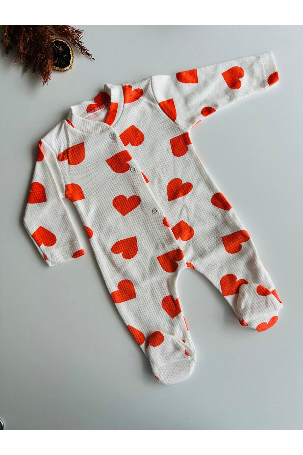 minço bebe Yenidoğan Kalp Baskılı Çıtçıtlı Kız Erkek Patikli Beyaz Bebek Tulumu %100 Pamuk Esnek 1-3-6 Aylık fotoğrafı 2 (önizleme)