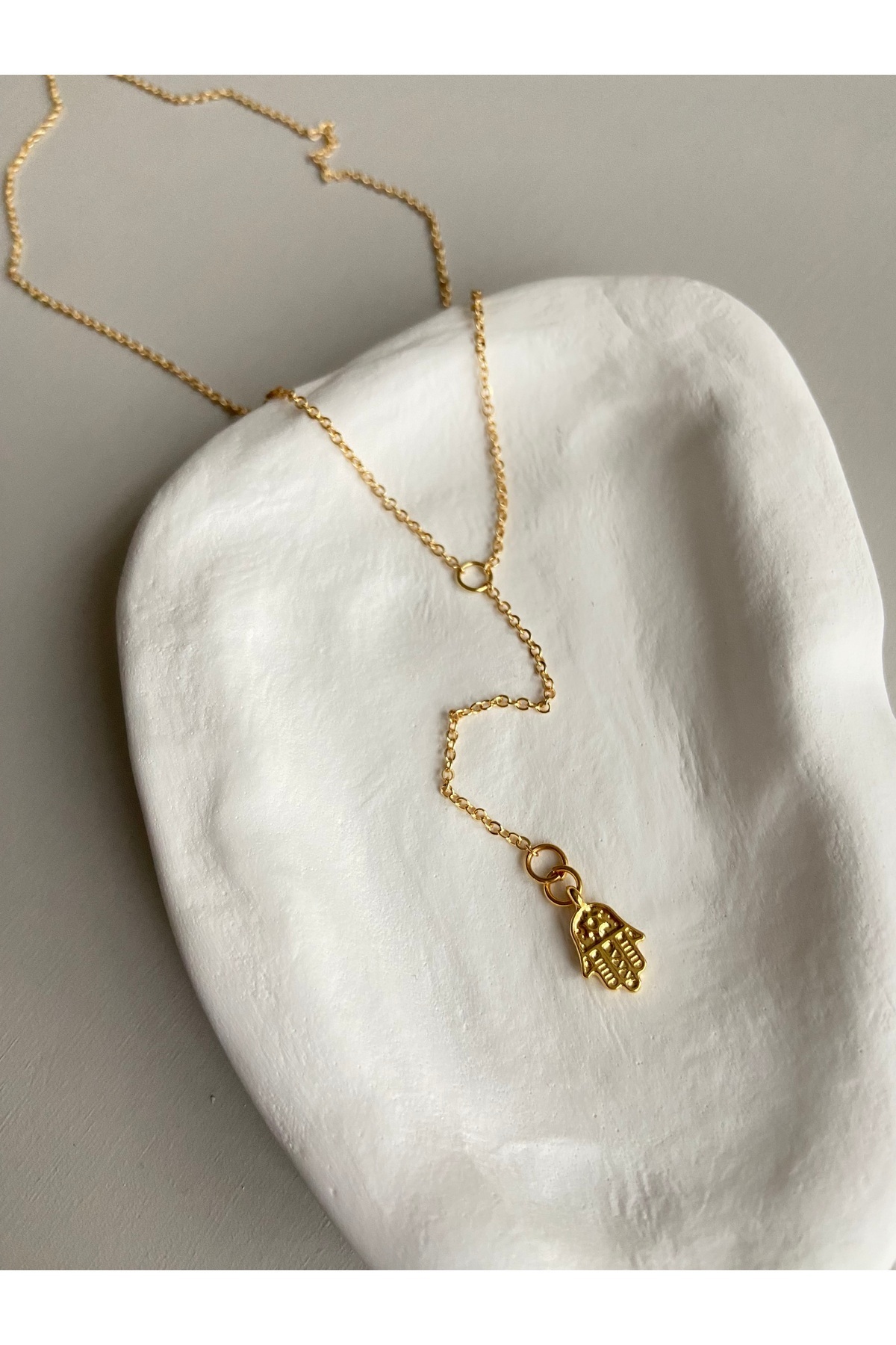 Gold Hamsa Charm Dekolte Y Altın Kaplama Kadın Kolye (45 + 6 Cm) – Sevgililer Günü Özel - Detay Görseli 2