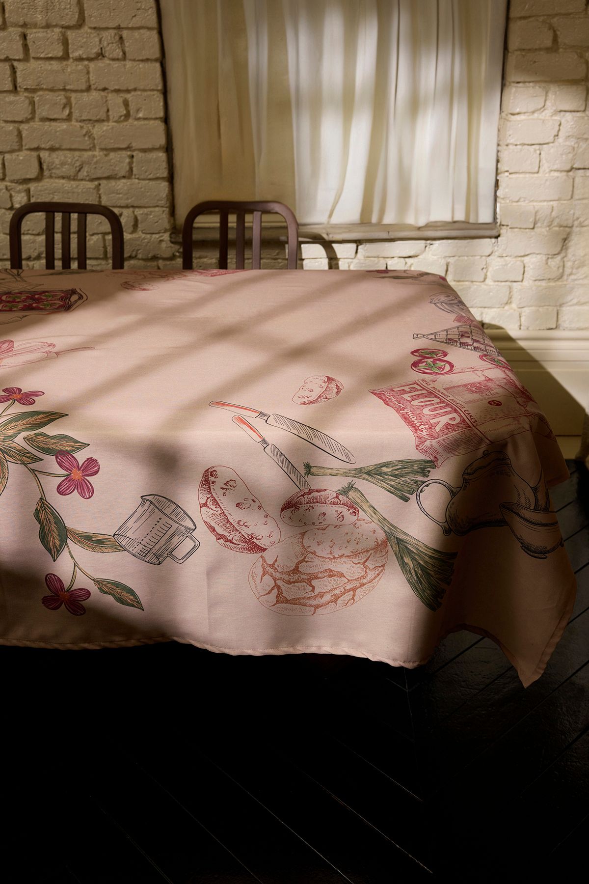 Trendyol Collection Wielokolorowy Wzorzysty Obrus 140x200cm Tphss25mor00001 - 140 x 200