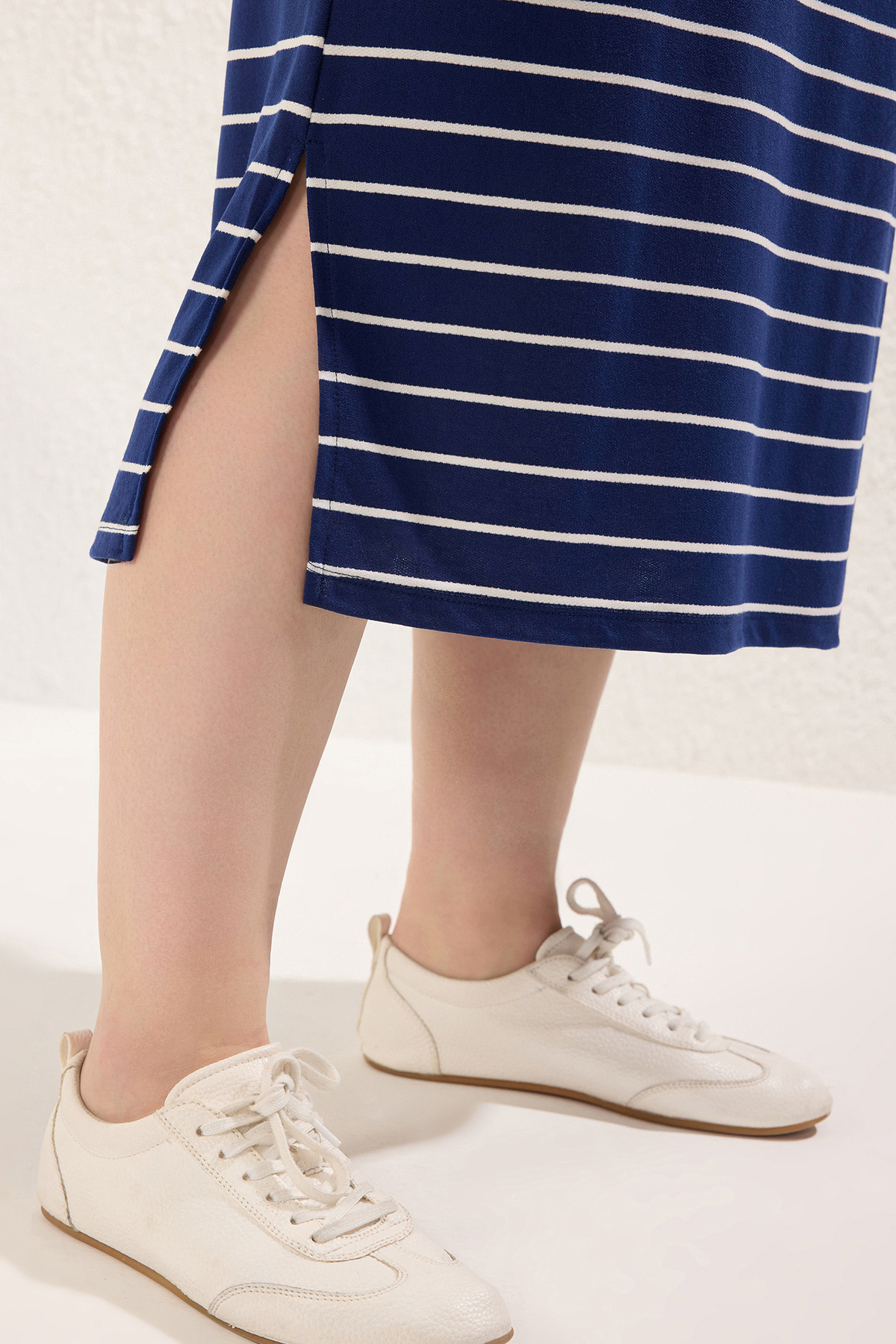 Trendyol Curve-Φόρεμα με ριγέ πλεκτό γιακά ποδηλάτου Navy Blue TBBSS25AH00087 4