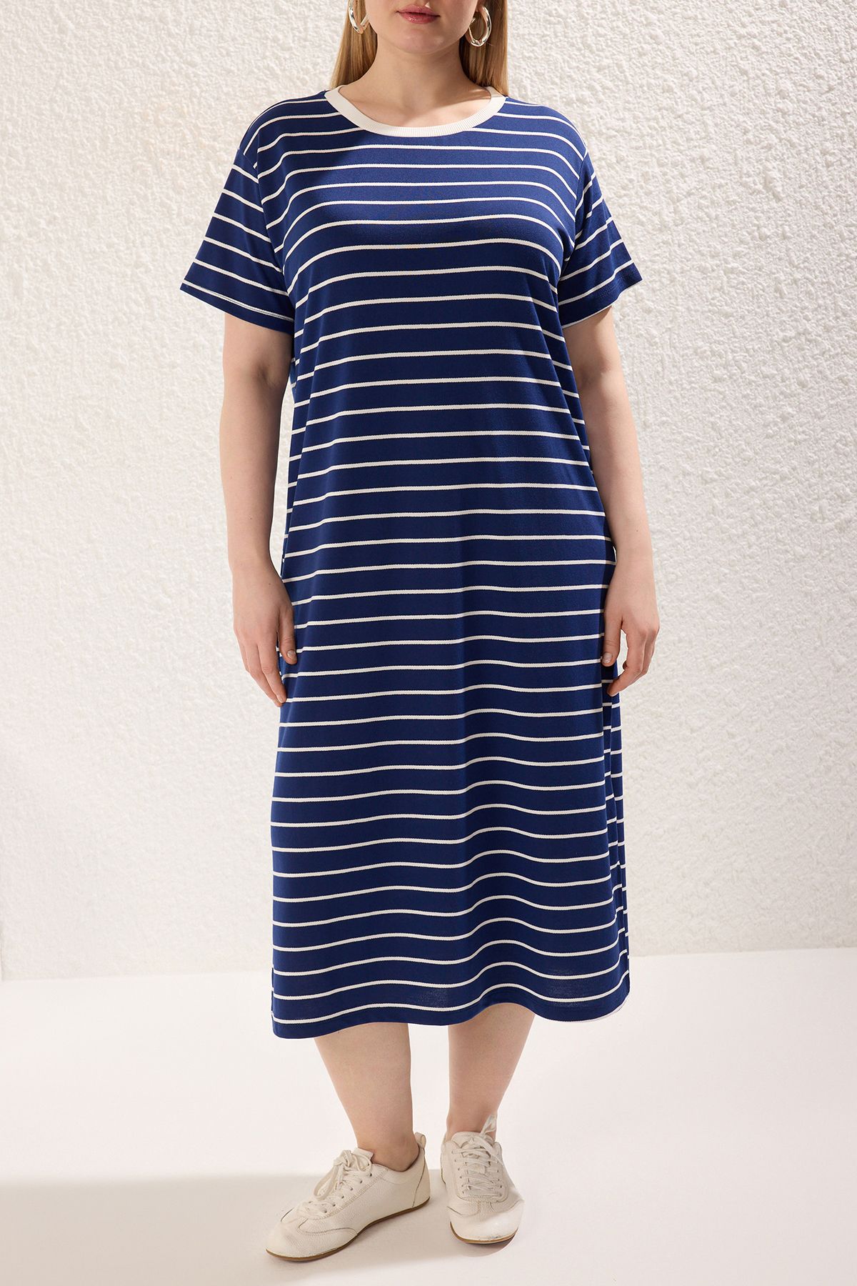 Trendyol Curve-Φόρεμα με ριγέ πλεκτό γιακά ποδηλάτου Navy Blue TBBSS25AH00087 3