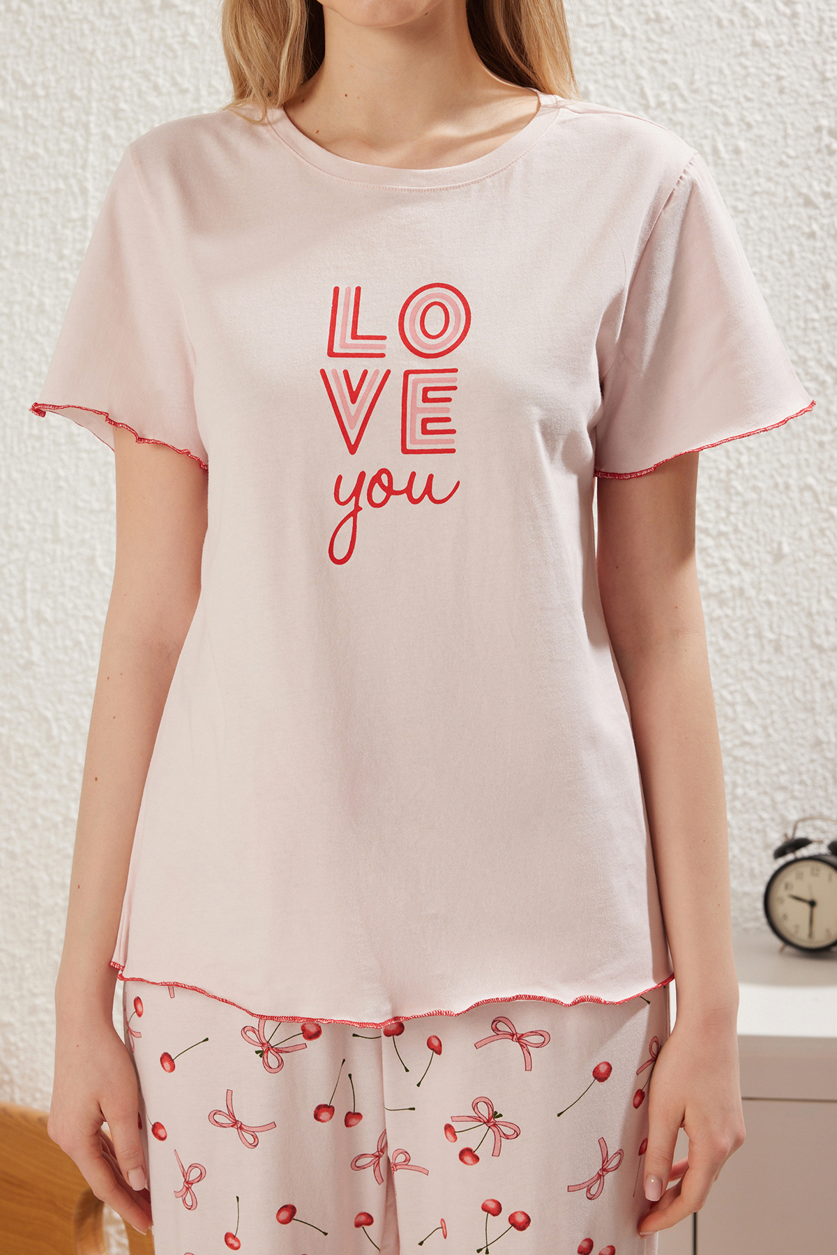 Trendyolmilla  Pudra %100 Pamuklu Kiraz ve Kurdele/Fiyonk Desenli Örme Pijama Takımı THMSS25PT00188 - Görsel 3