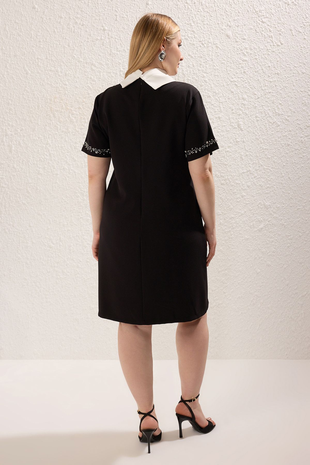Trendyol Curve-Μαύρο Finike Woven Φόρεμα Plus Size 10