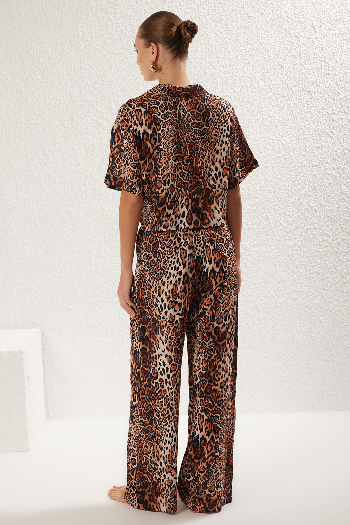Trendyolmilla  Leopar Desenli Dokuma Plaj Gömlek-Pantolon Takım TBESS25AU00005 - Görsel 5