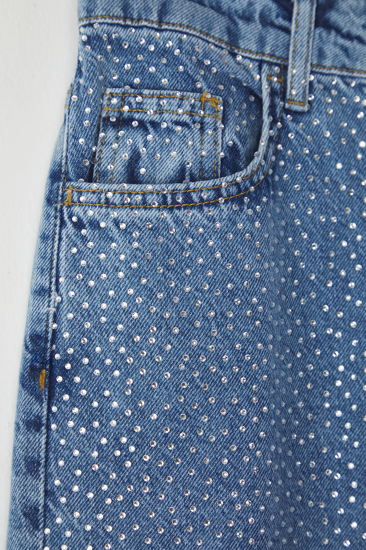 Trendyolmilla  Mavi Taşlı Paçası Kesikli Denim Kapri Bermuda TWOSS25SR00061 - Görsel 6