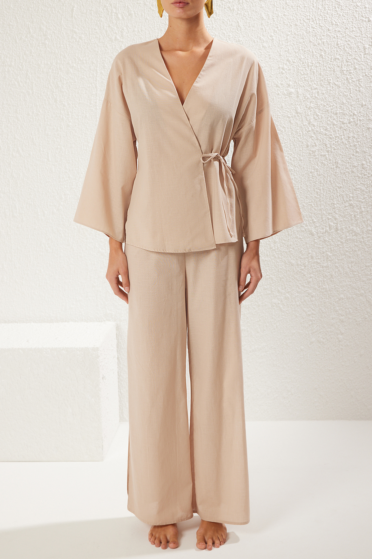 Trendyolmilla  Bej Dokuma Bağlama Detaylı Maxi Plaj Yüksek Bel Gömlek-Pantolon Takım TBESS25AU00007 - Görsel 3