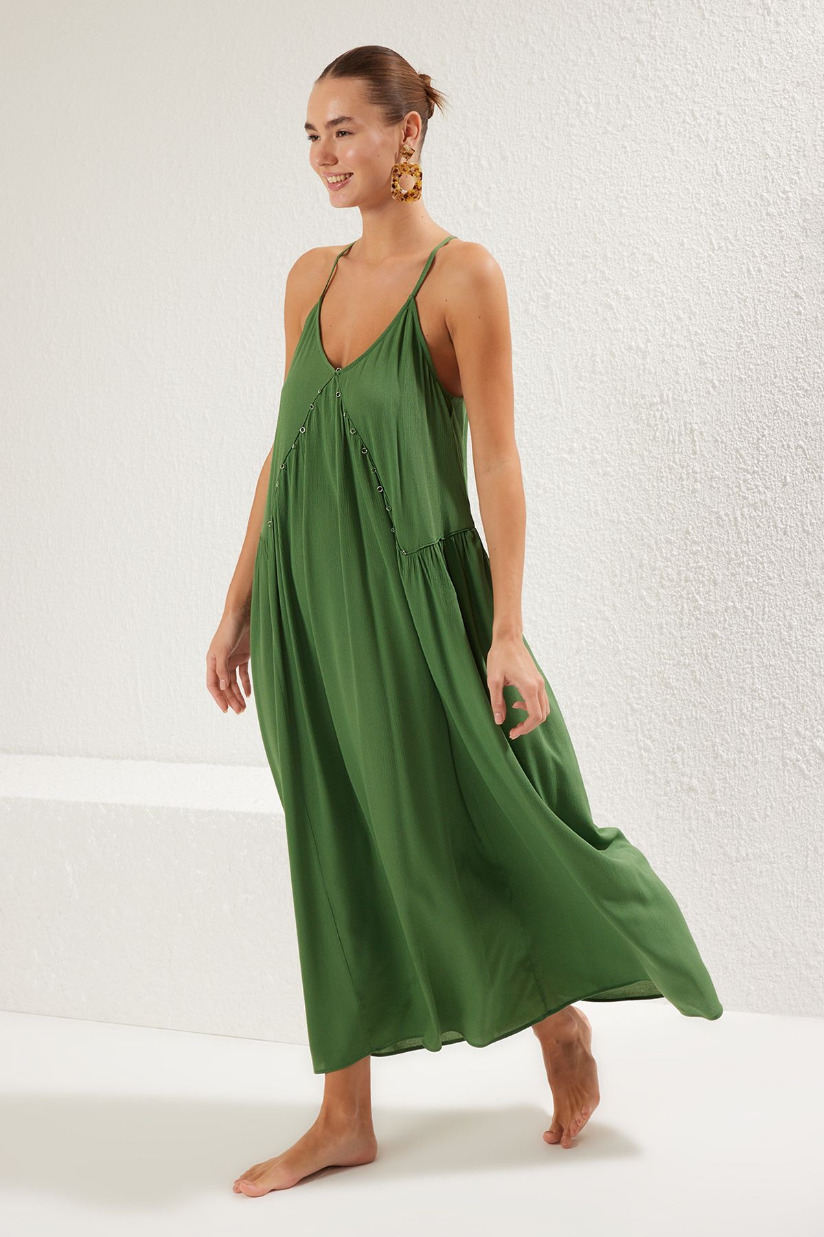 Trendyol Collection Zelené maxi tkané plážové šaty s doplňky TBESS25EL00060